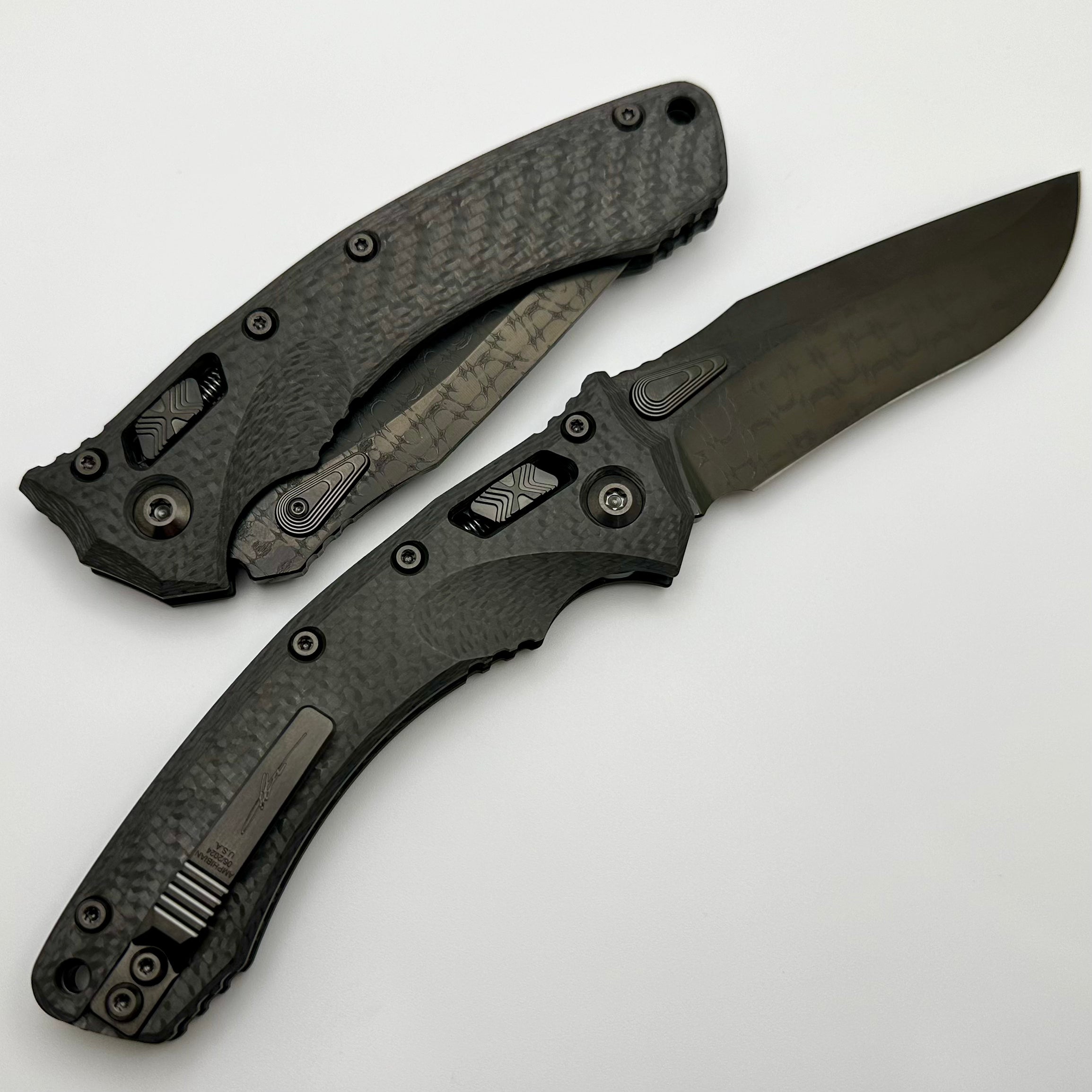 Microtech Amphibian RAM-LOK Signature Series Knife - Premium Vegas Forge Damascus Blade & Carbon Fiber Handles