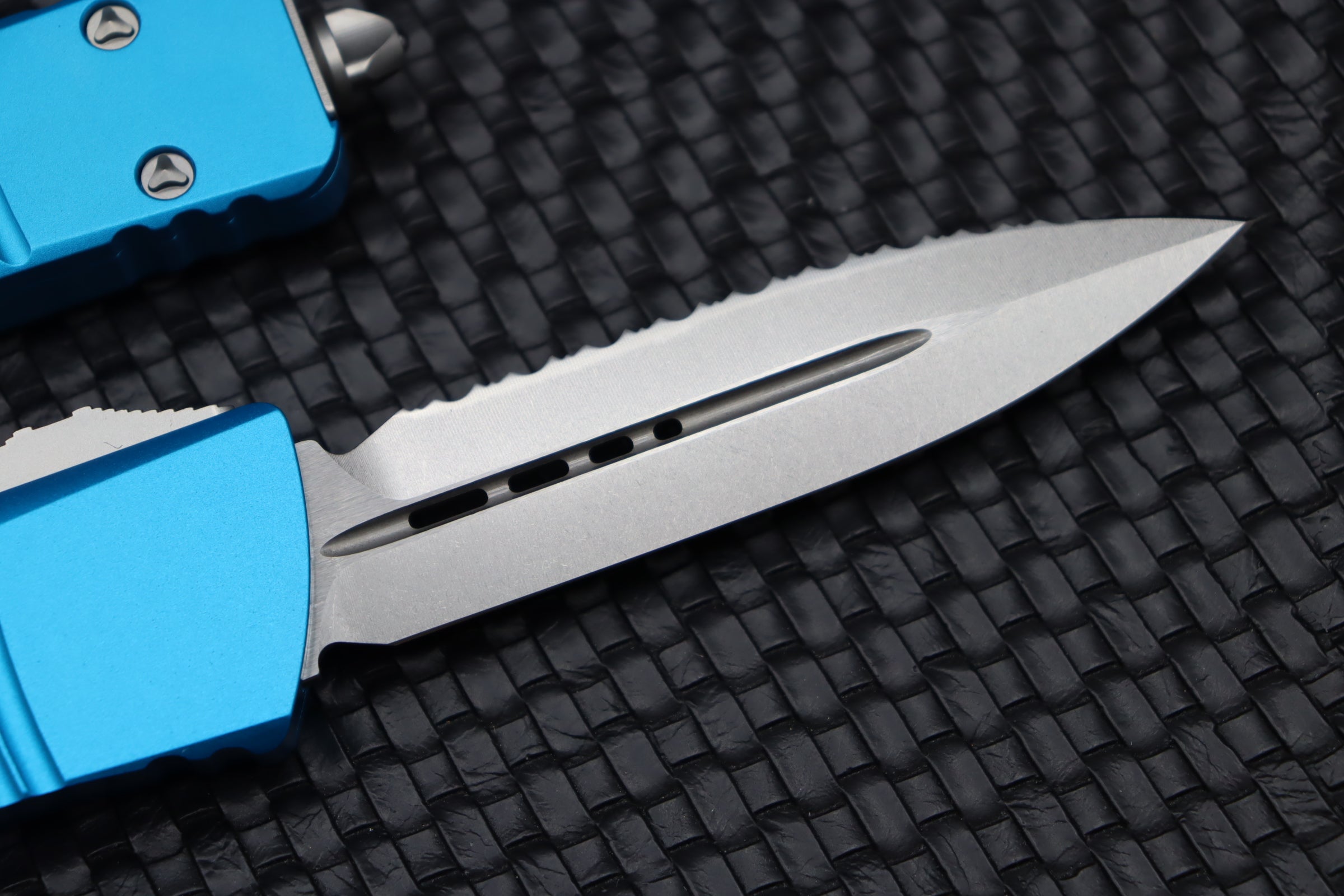 Ultimate Microtech Combat Troodon Double Edge Fully Serrated Knife - Stonewash & Turquoise