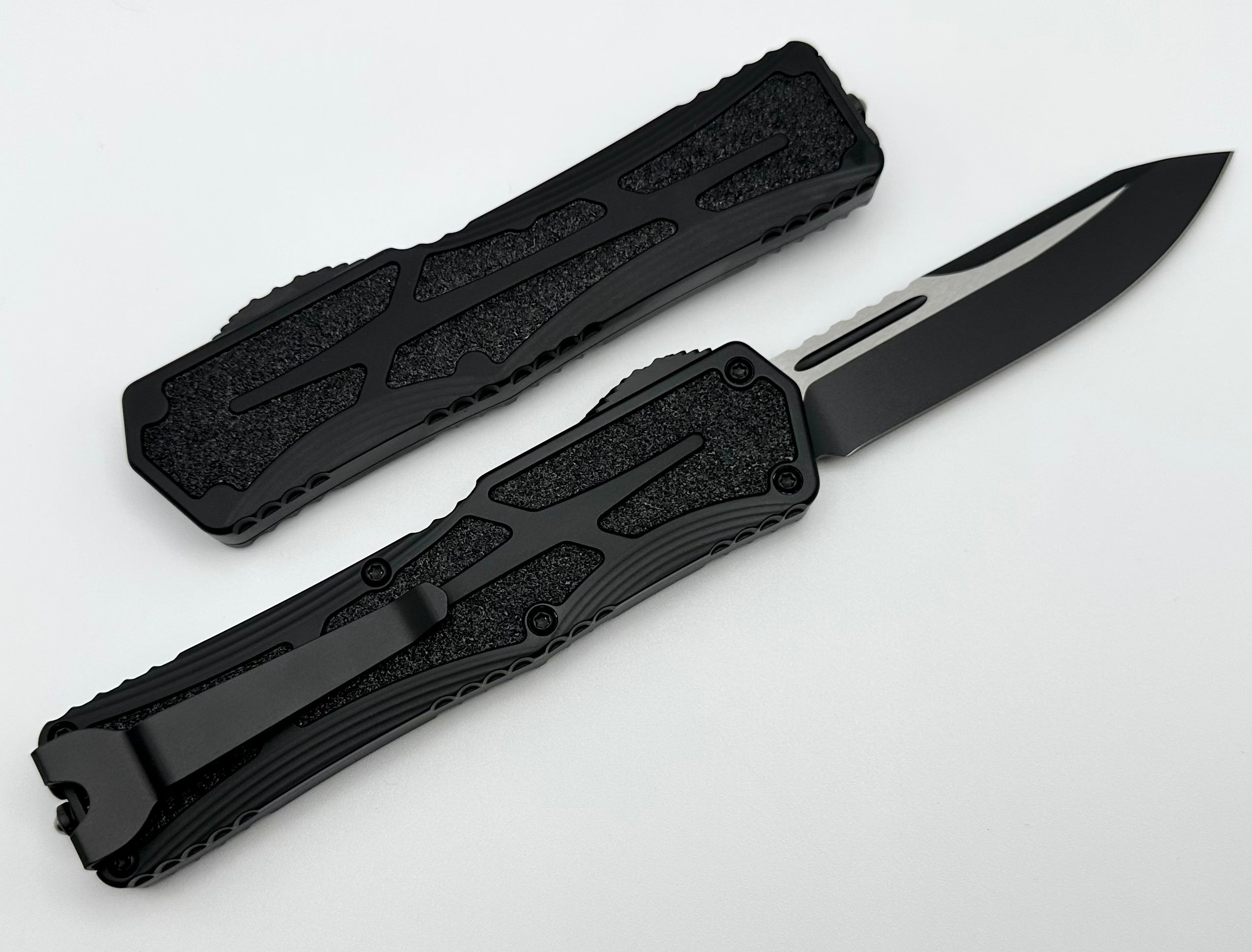 Ultimate Tactical Knife - Heretic Colossus Black Magnacut Single Edge