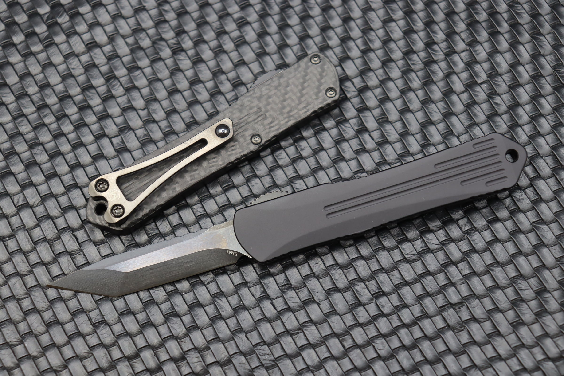 Heretic Knives Manticore S Tanto: Compact EDC OTF Knife | Black & Carbon Fiber