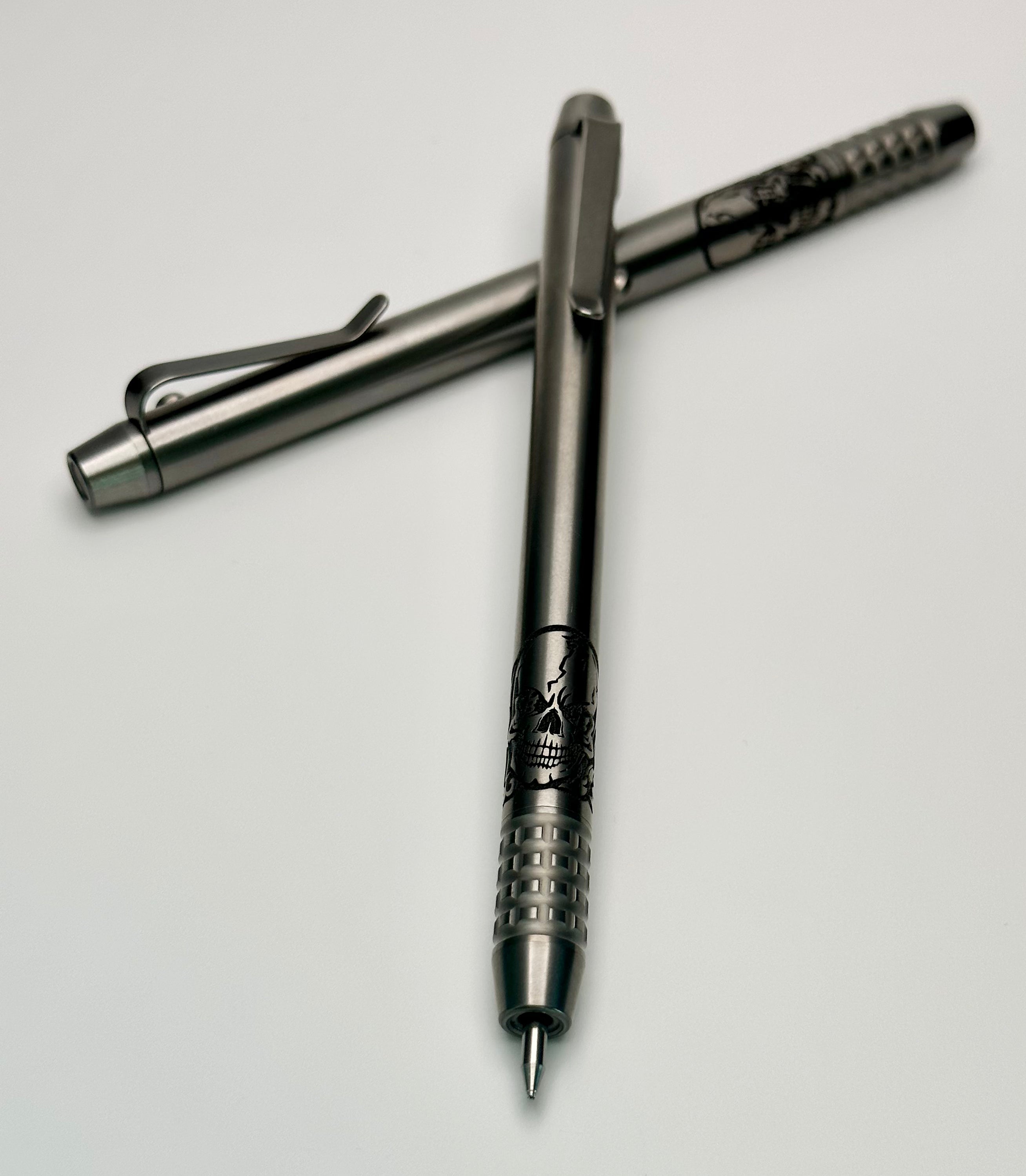 Borka Ti2Design BoltLiner Grid Skulls Premium Titanium Pen