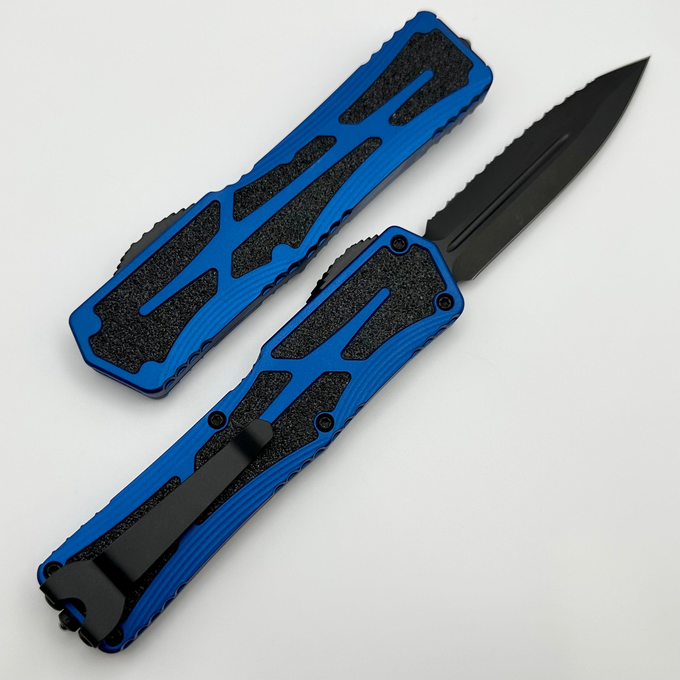 Premium Heretic Knives Colossus: Ultimate Double Edge Serrated Magnacut Blade with Blue Aluminum Handle