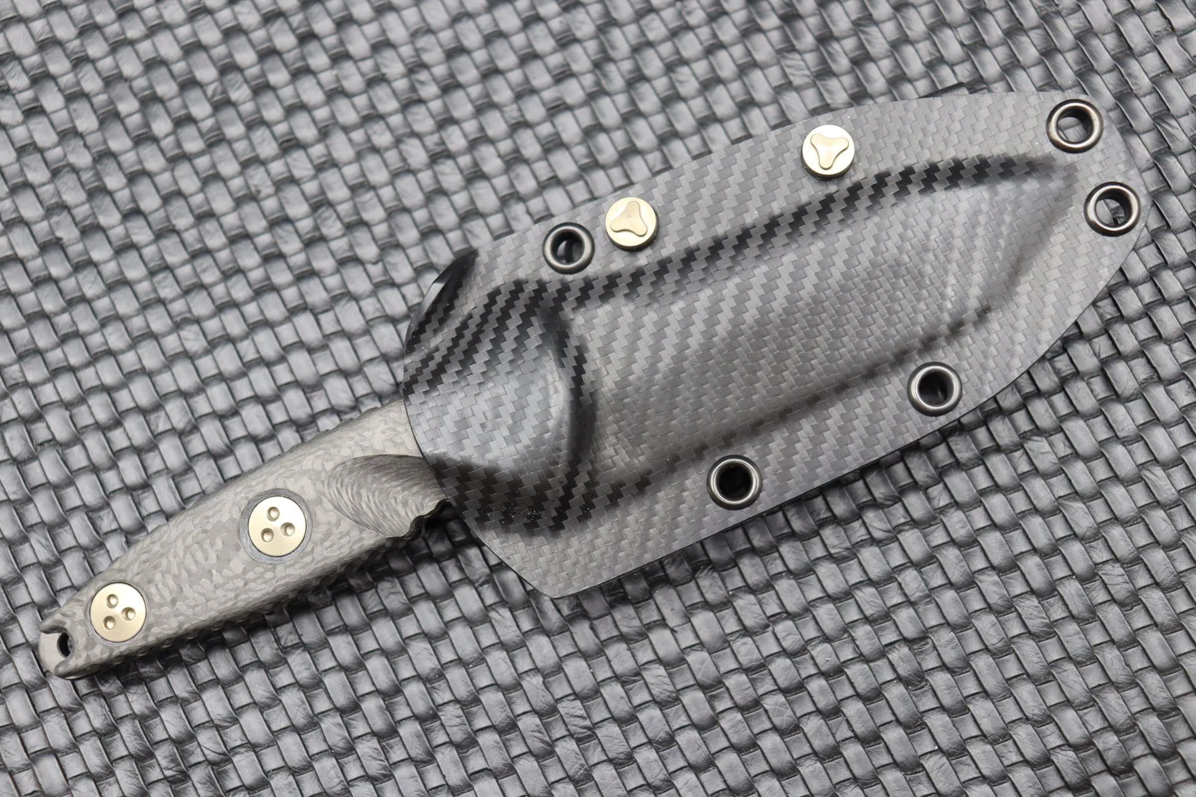 Microtech Socom Alpha Mini Tanto - Premium Tactical Knife with Black DLC & Carbon Fiber