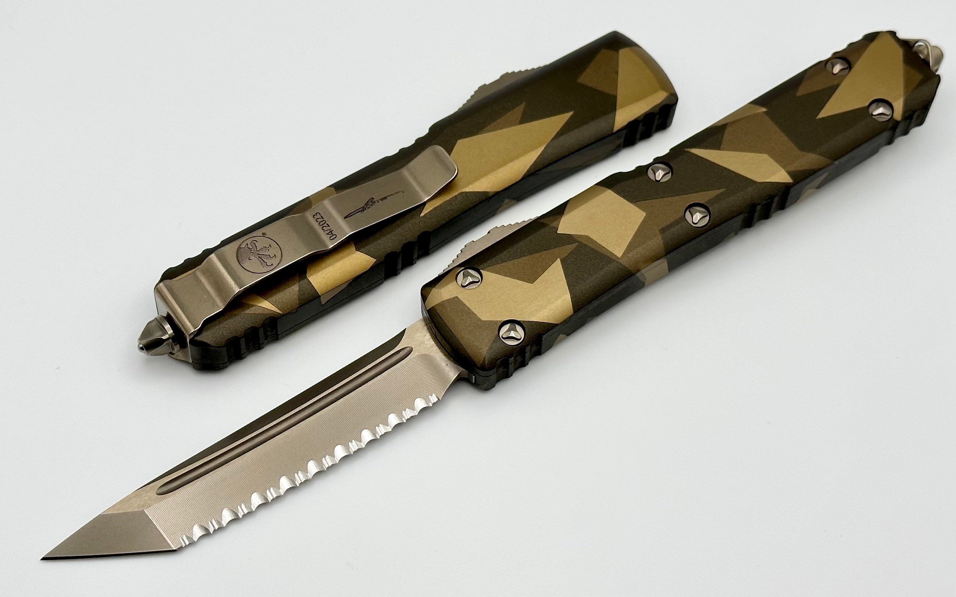 Microtech Ultratech Geo Tan Camo Signature Series - Premium Tanto Serrated OTF Knife