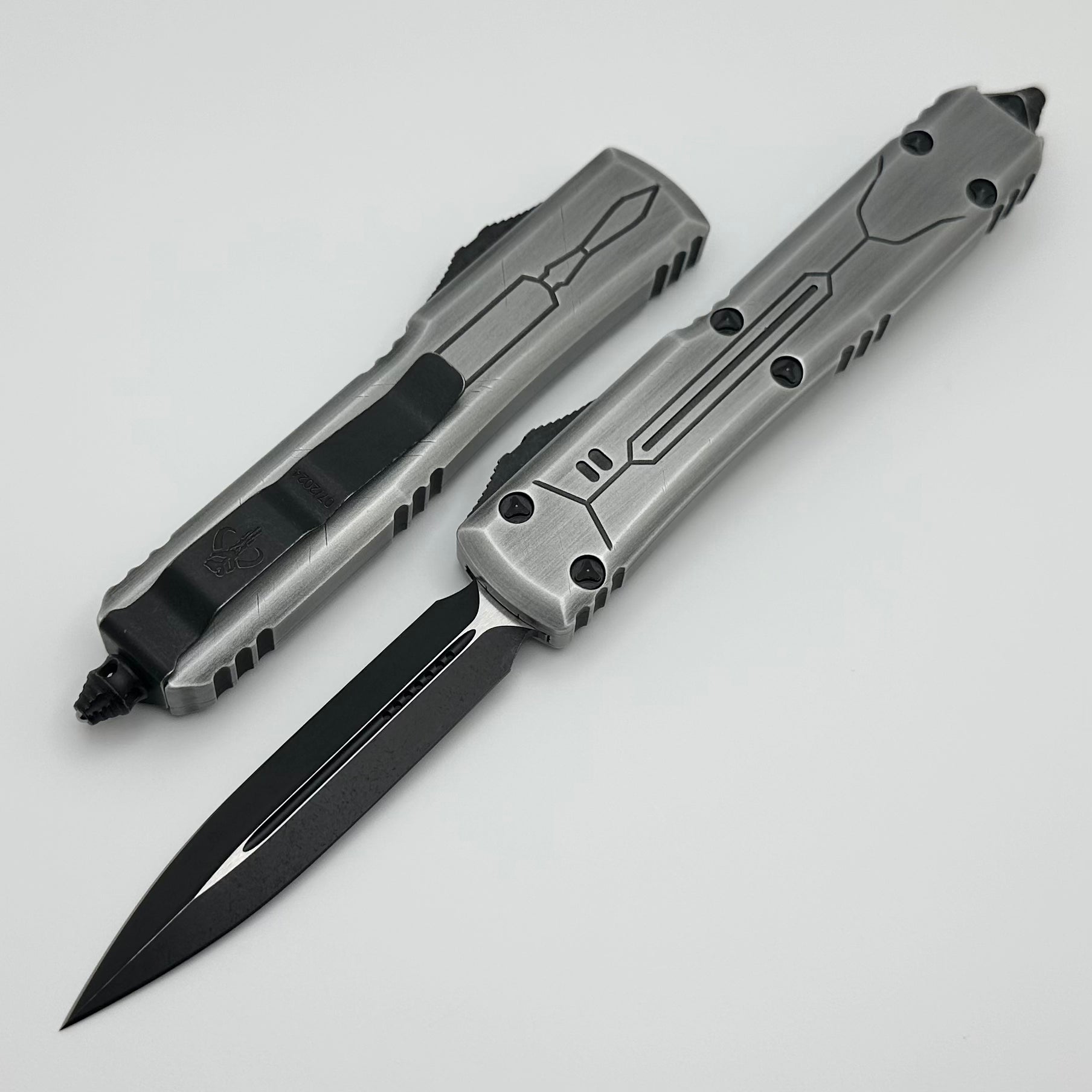 Microtech Ultratech D/E Bounty Hunter Carbonite Signature Series - Premium Tactical Knife