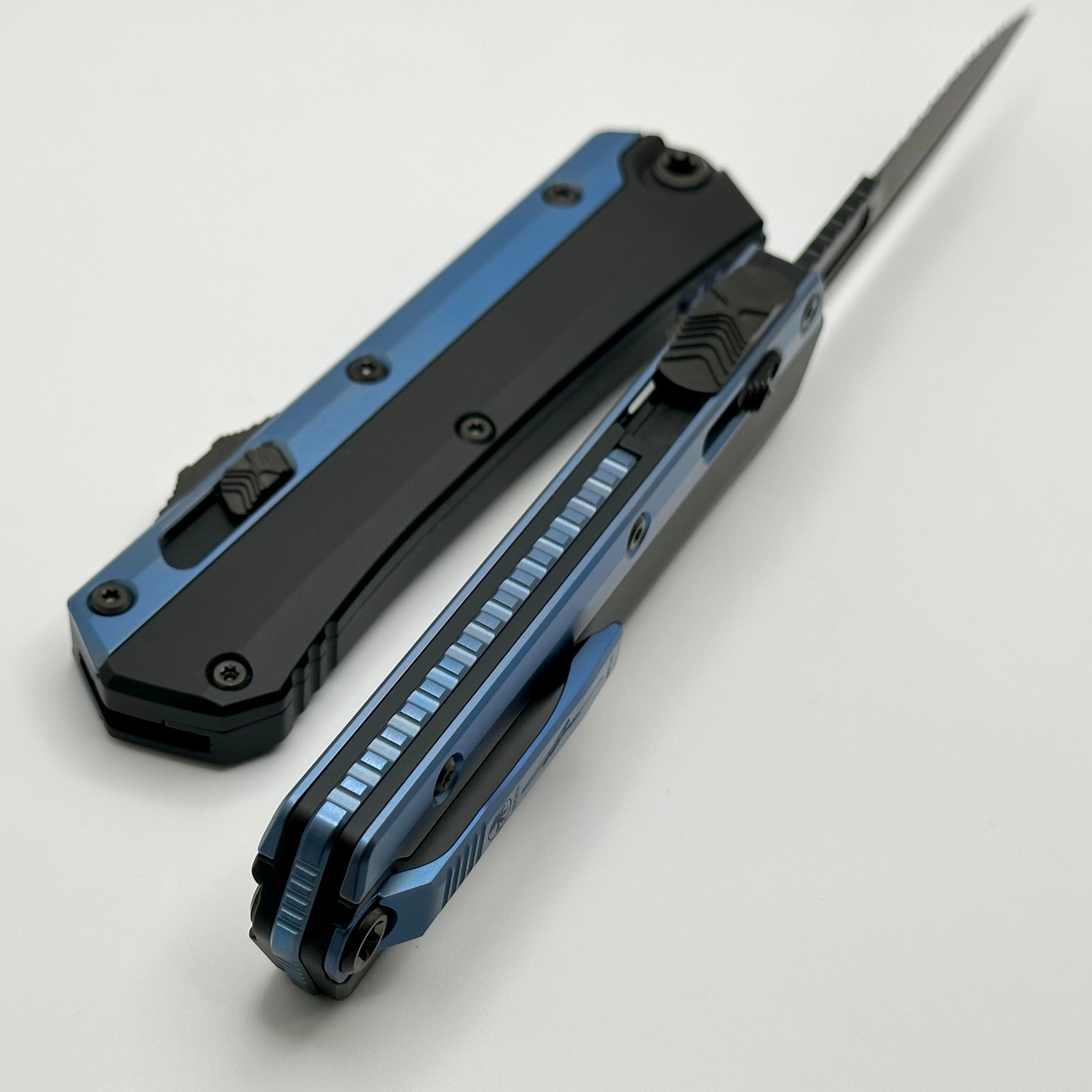 Microtech Glykon DLC Bayonet Signature Series - Blue Anodized & Part Serrated Blade