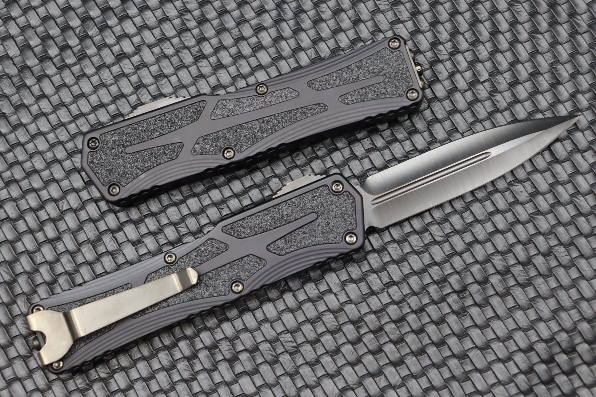 Premium Heretic Knives Colossus - Ultimate Double Edge DLC Blade with Black Fat Carbon Handle