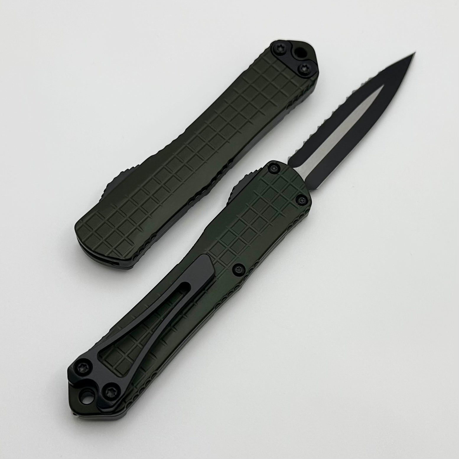 Heretic Knives Manticore S Green Frag Two-Tone Black Magnacut D/E Full Serrated - Premium Compact OTF Knife