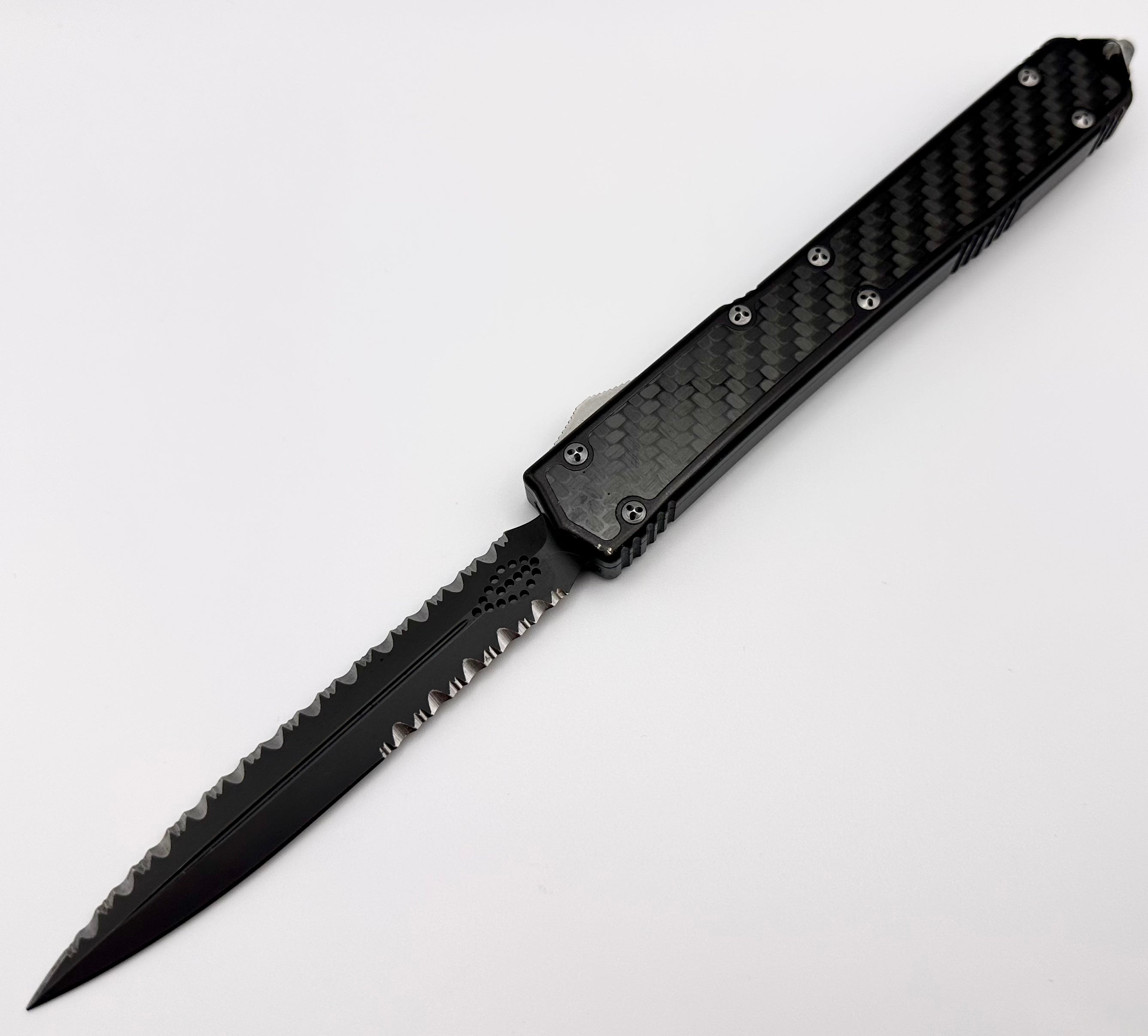 Premium Pre-Owned Microtech Makora Knife - Black Carbon Fiber & Serrated Blade