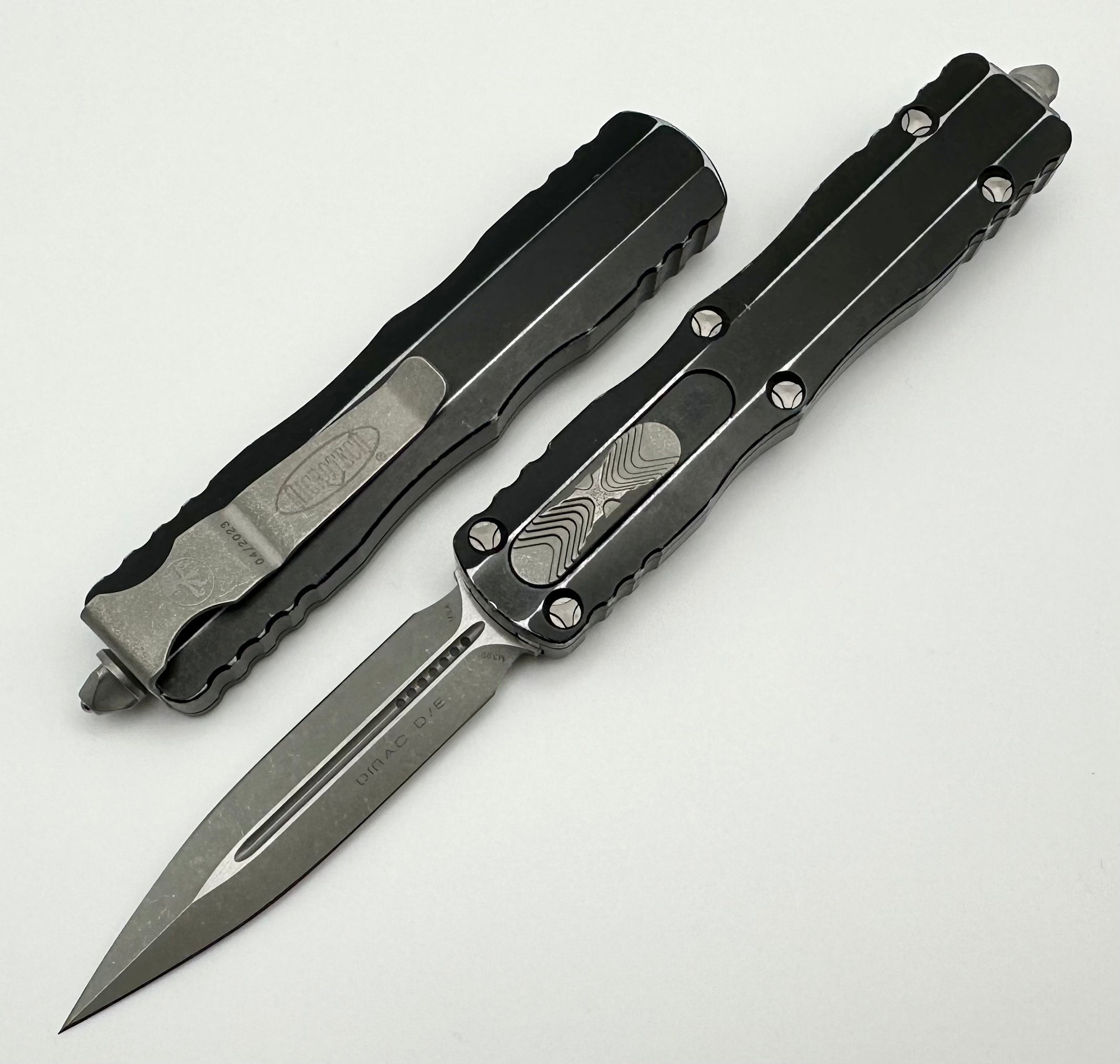 Microtech Dirac D/E Apocalyptic Standard & Distressed Black - Ultimate Everyday Tactical Knife