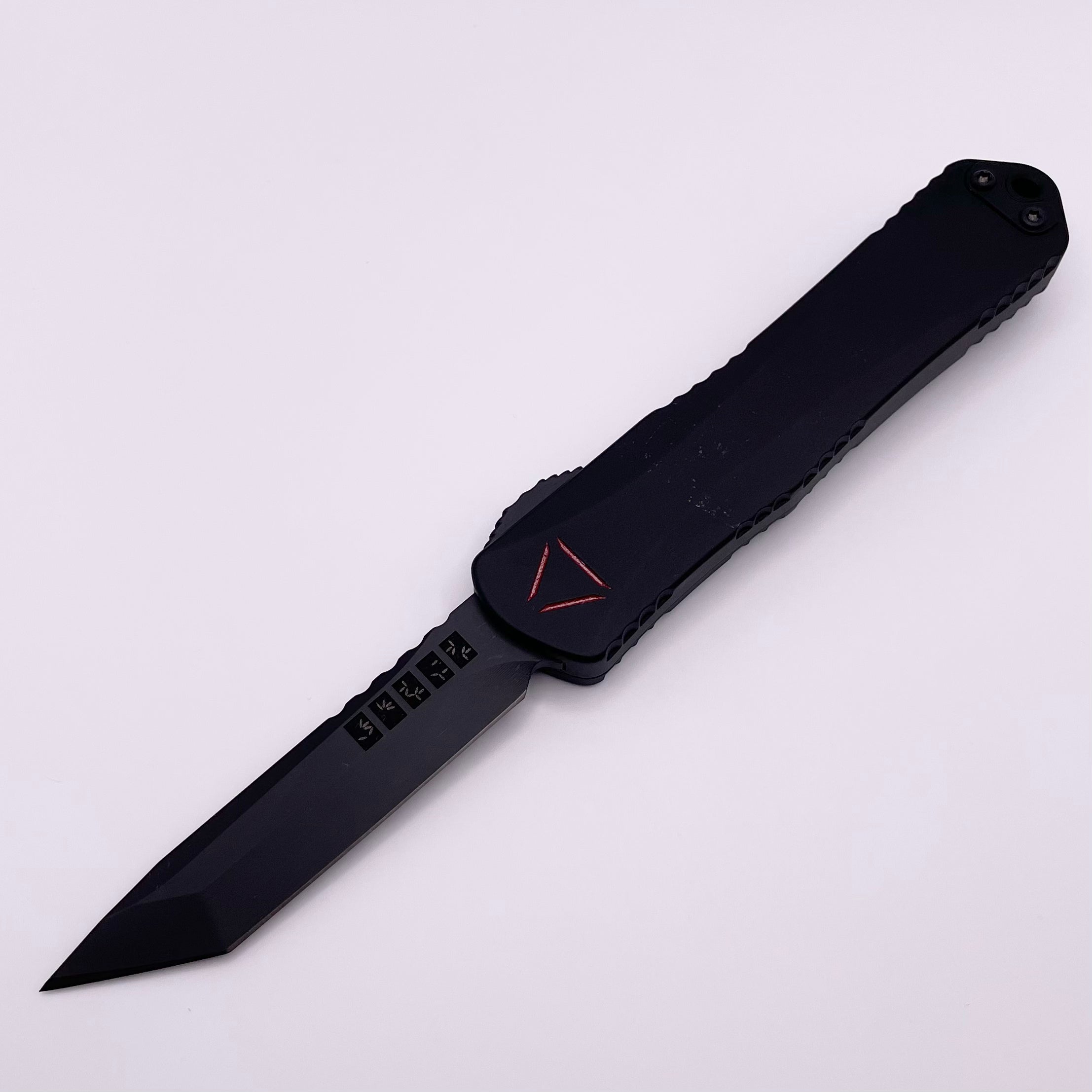 Heretic Knives Manticore E Black Predator Tanto - Premium MagnaCut Blade with Red Reticle & Silver/Brass Bead