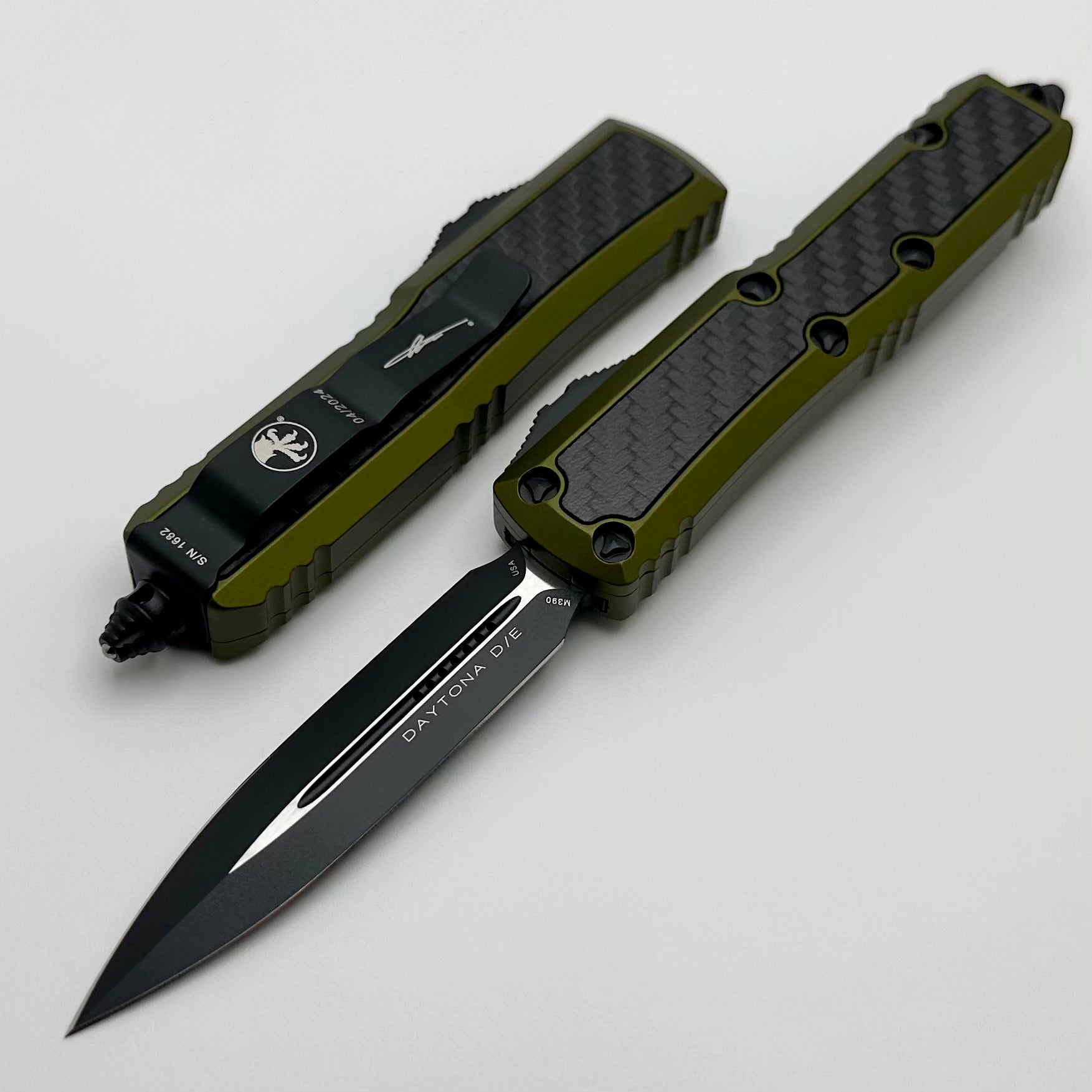 Premium Microtech Daytona D/E OD Green Knife with Carbon Fiber Inlays - Signature Series 126-1ODCFIS