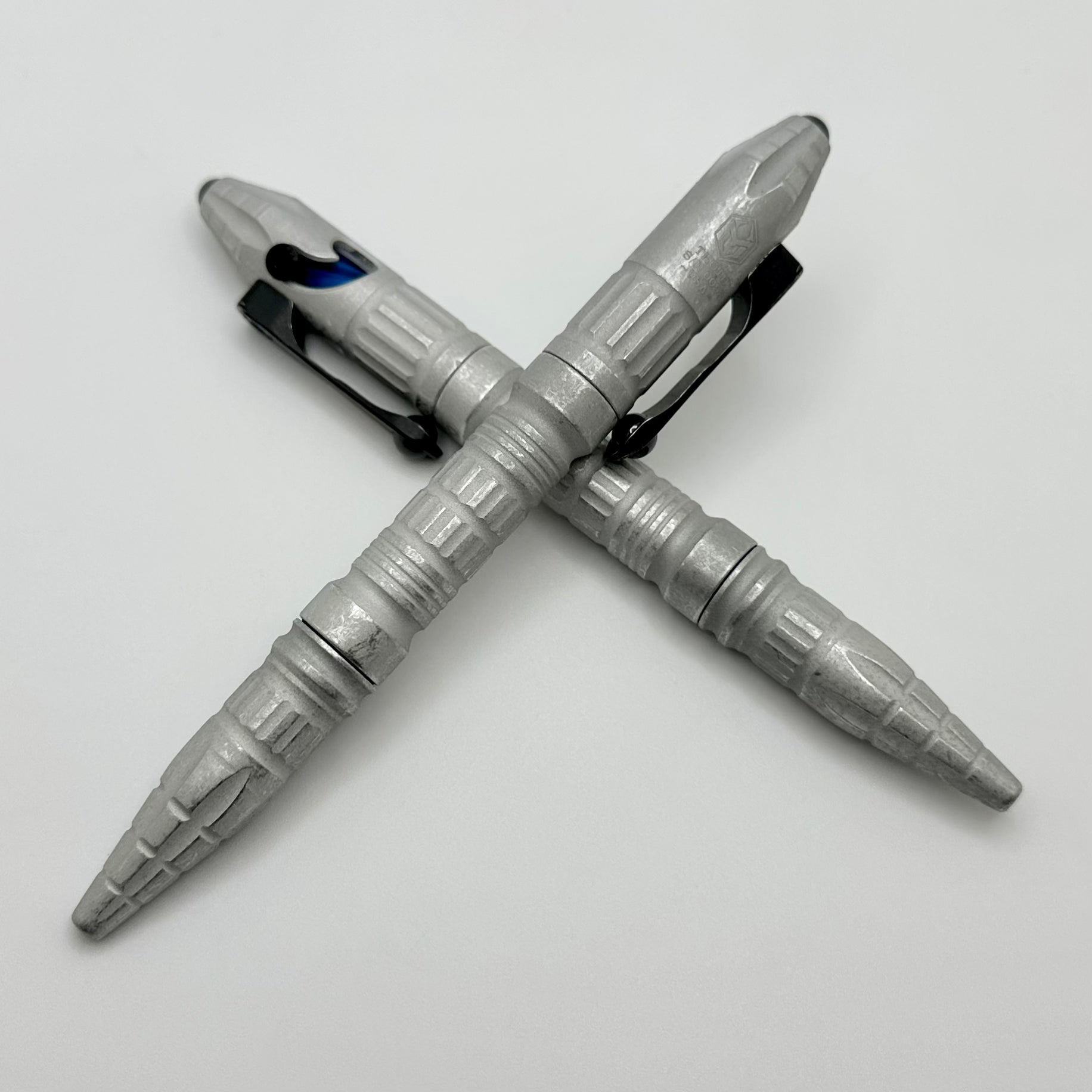 Heretic Knives Thoth Pen - Winter Edition with Blizzard Worn Finish & Blue Accents