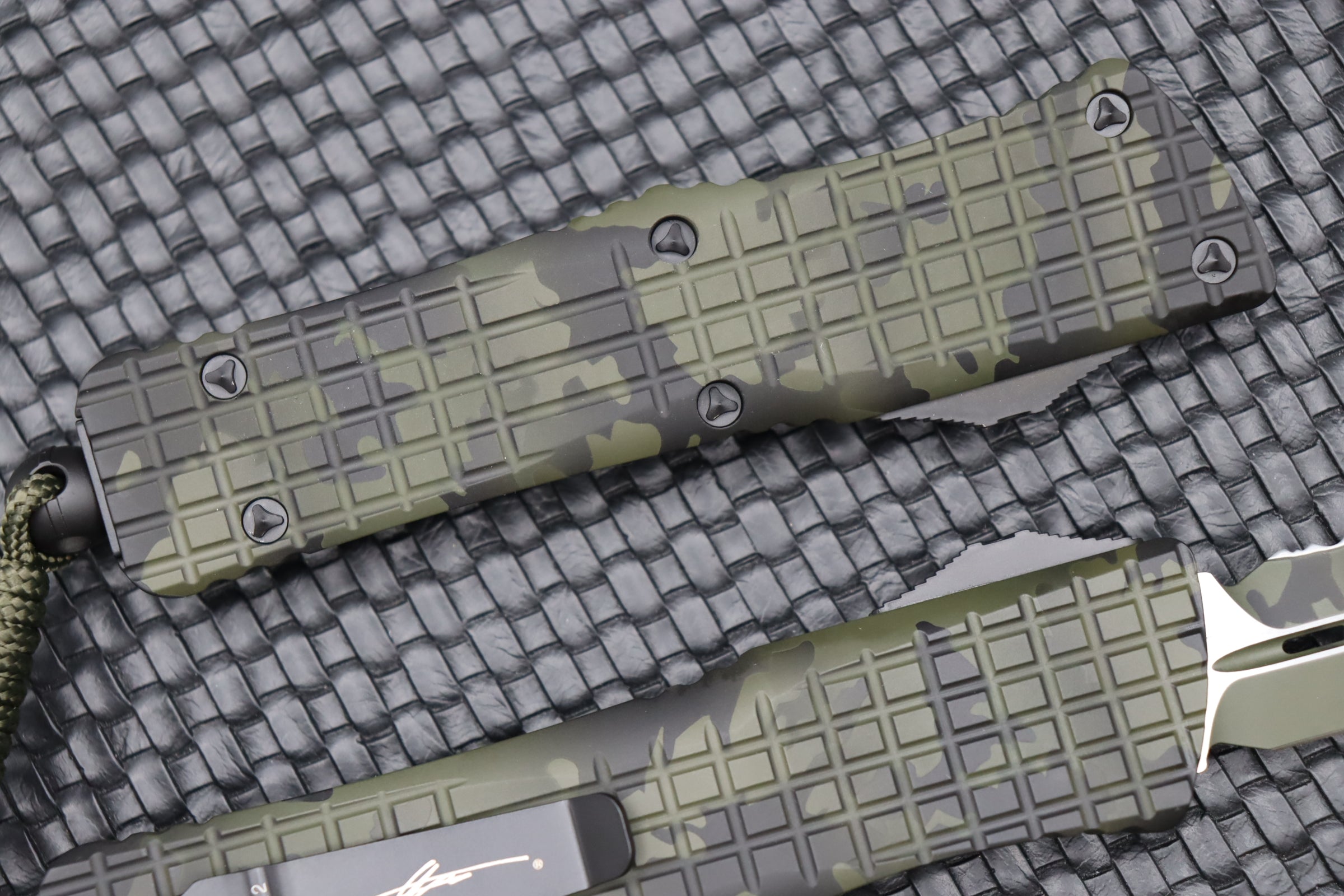 Microtech Combat Troodon OD Green Frag Camo - Premium Tactical OTF Knife with Double Edge Full Serration