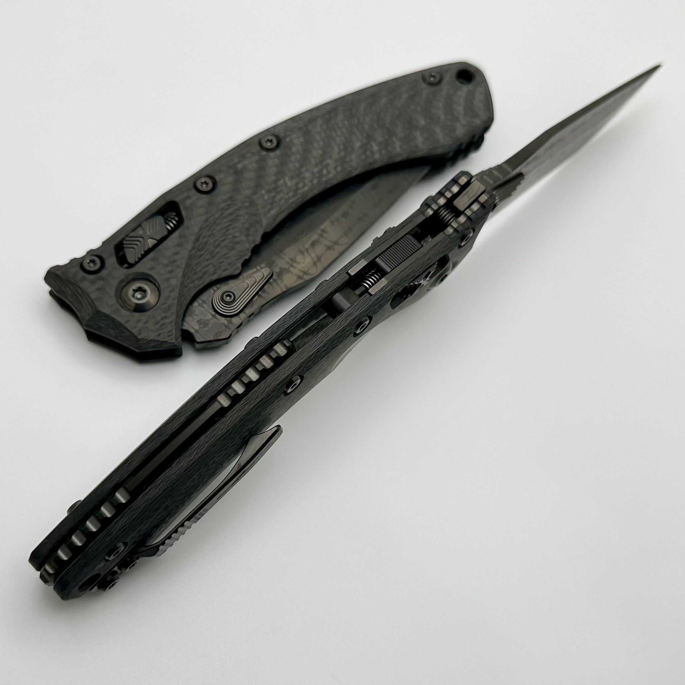 Microtech Amphibian RAM-LOK Signature Series Knife - Premium Vegas Forge Damascus Blade & Carbon Fiber Handles