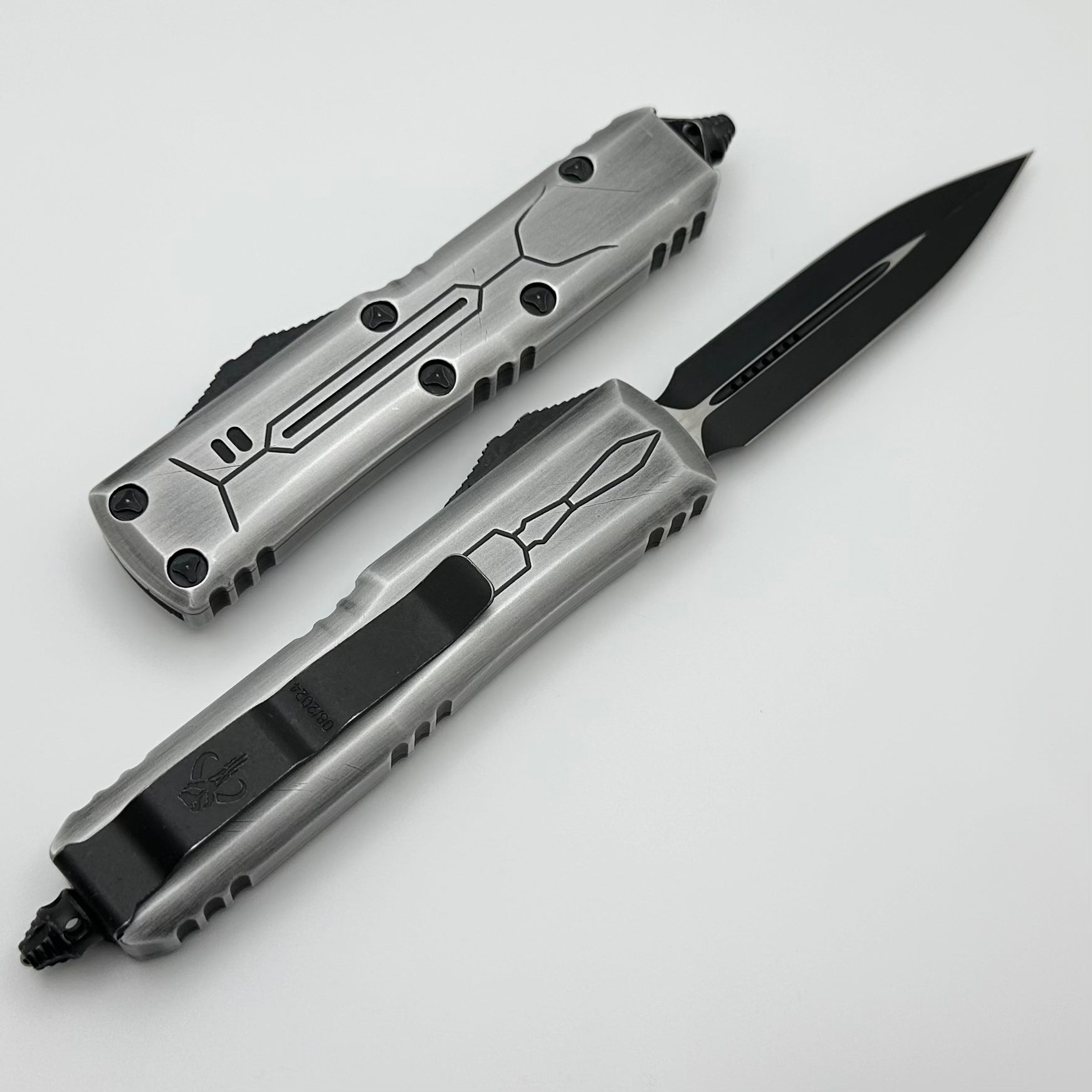 Microtech UTX-85 Bounty Hunter Carbonite Signature Series | Premium Everyday Carry Knife