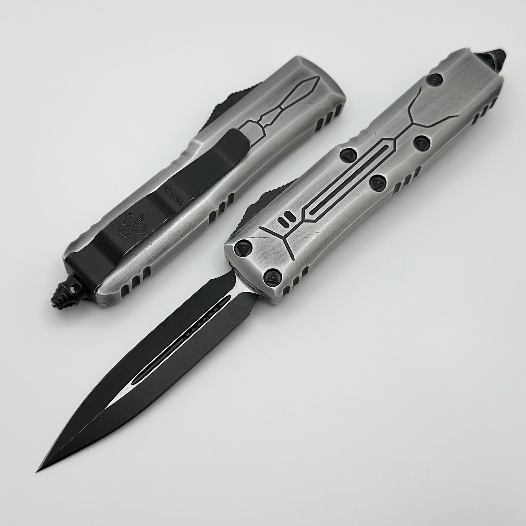 Microtech UTX-85 Bounty Hunter Carbonite Signature Series | Premium Everyday Carry Knife