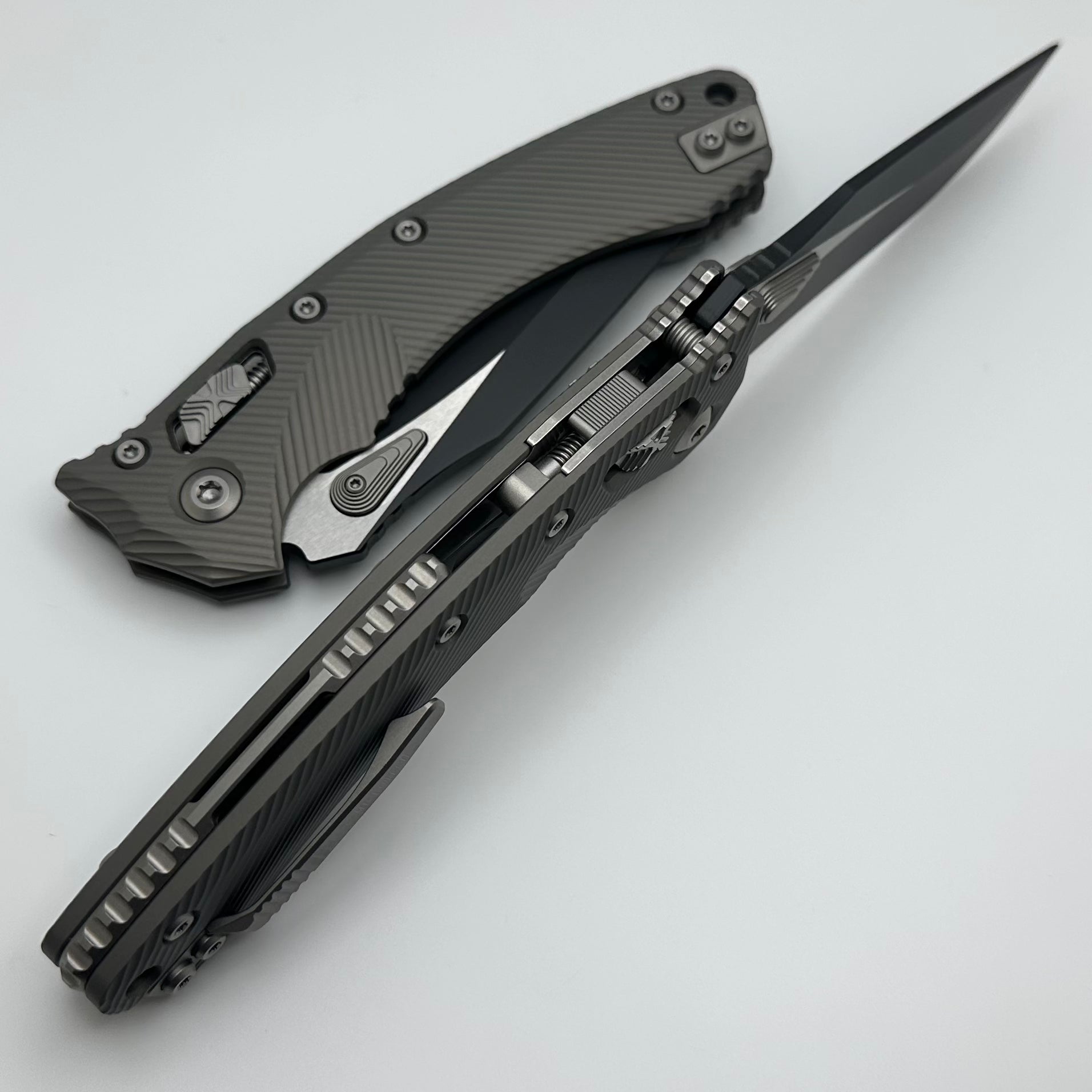 Microtech Amphibian RAM LOK Knife - Premium M390MK Blade & Aluminum Handle