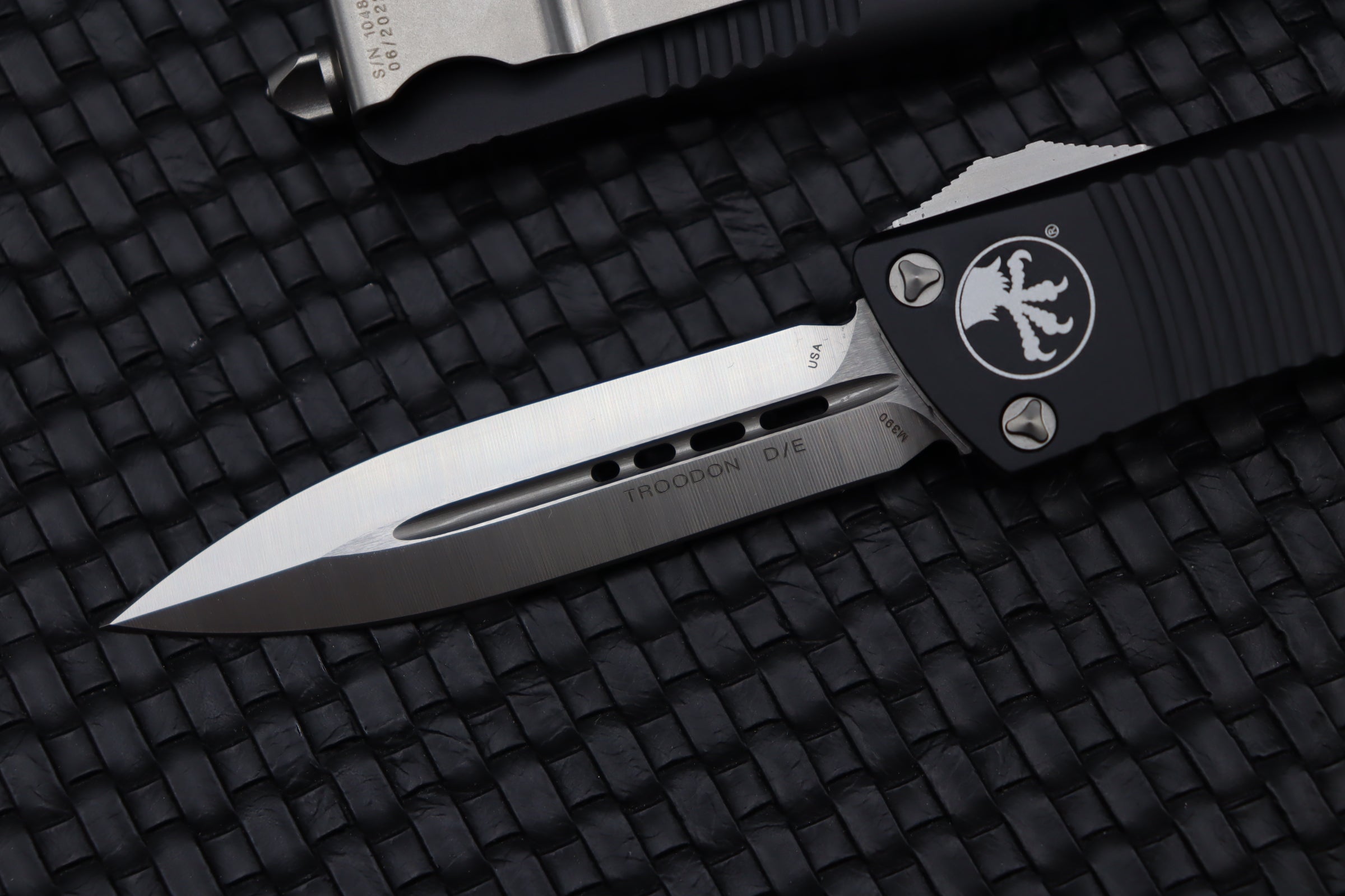 Microtech Troodon D/E Satin & Black - Ultimate Compact OTF Knife