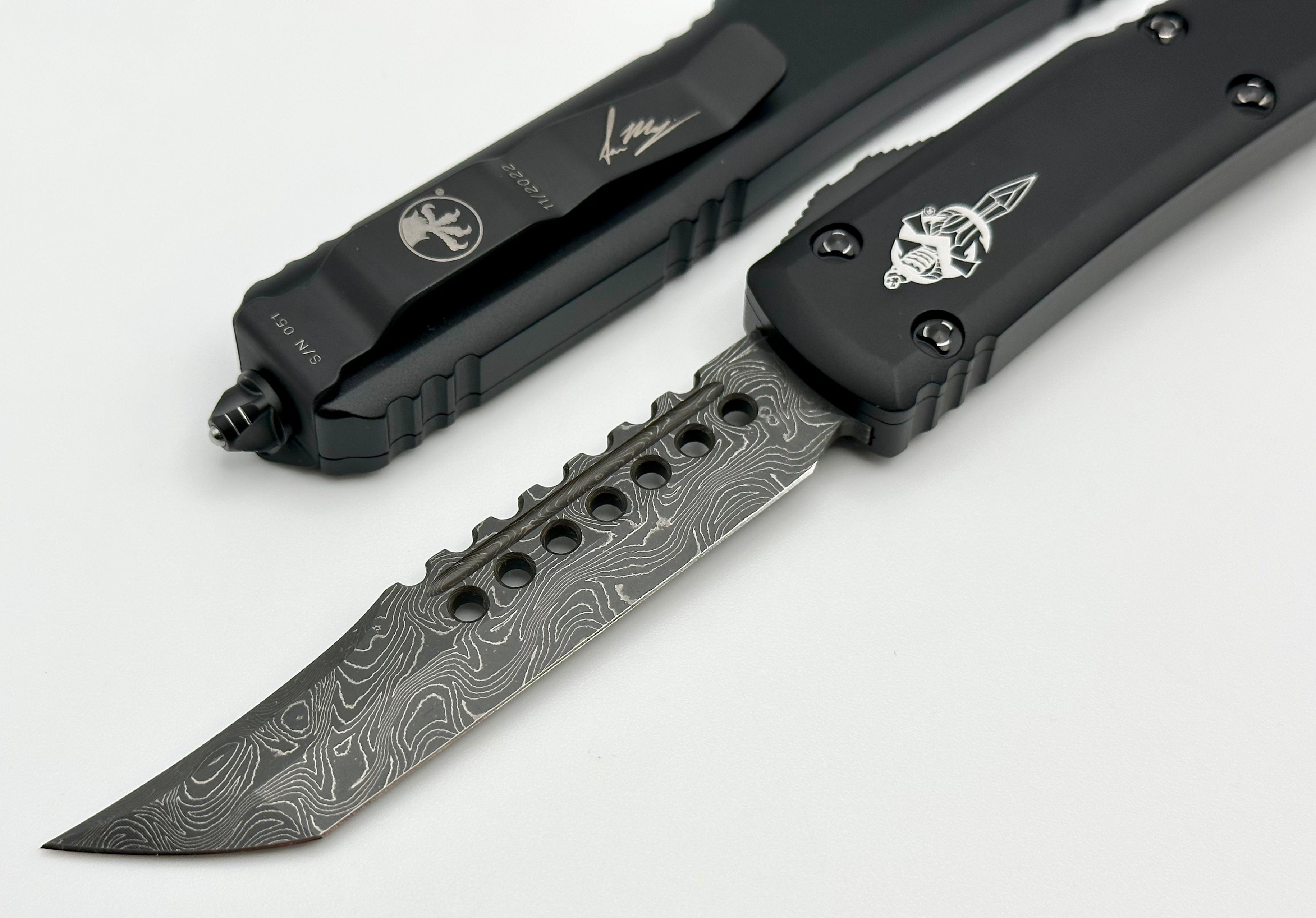 Premium Microtech Ultratech Hellhound Damascus & Black Tactical Knife