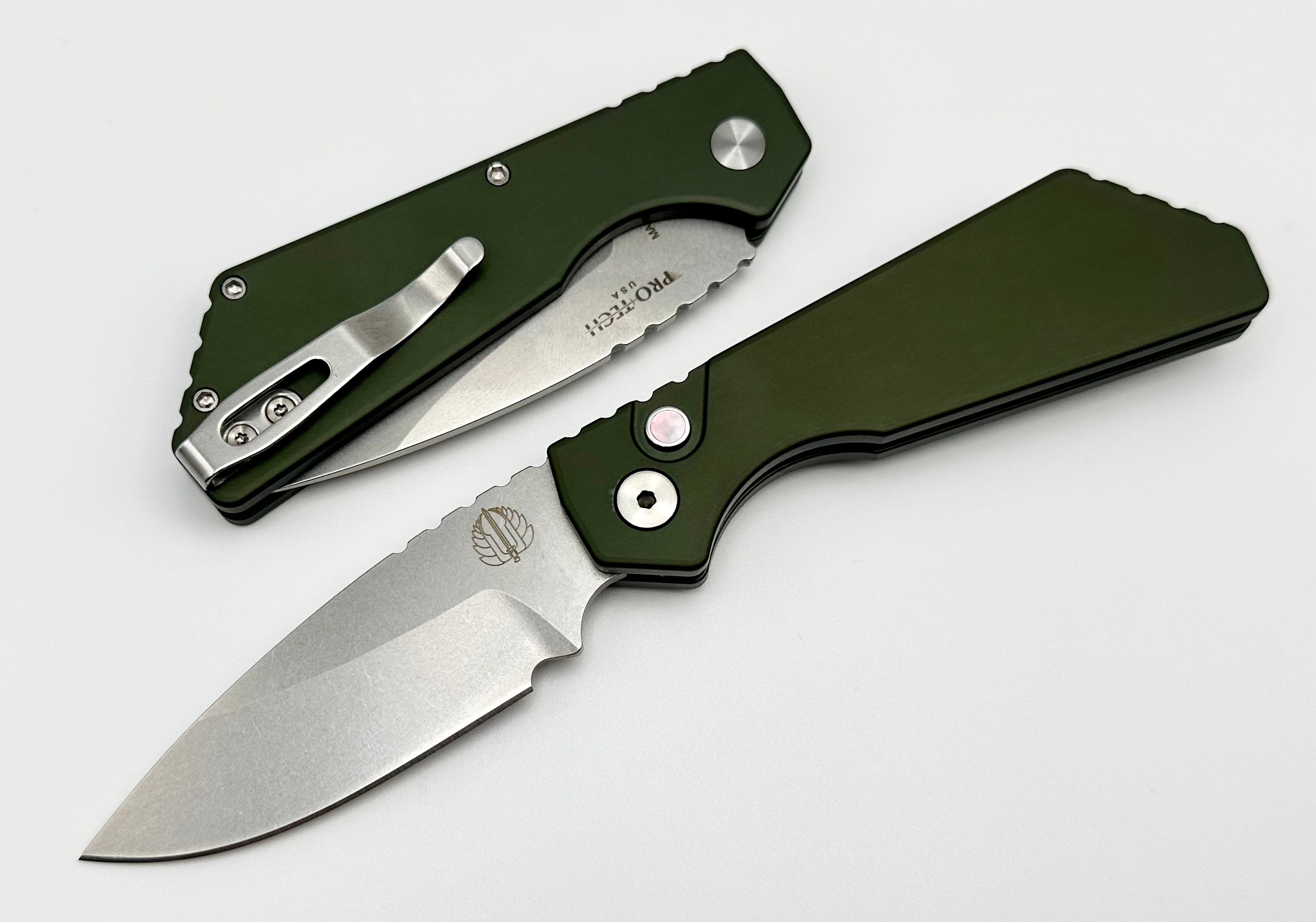 Pro-Tech PT Plus Ultimate Edition: Green Aluminum Handle with Black Lip Pearl Button & Stonewash MagnaCut Blade