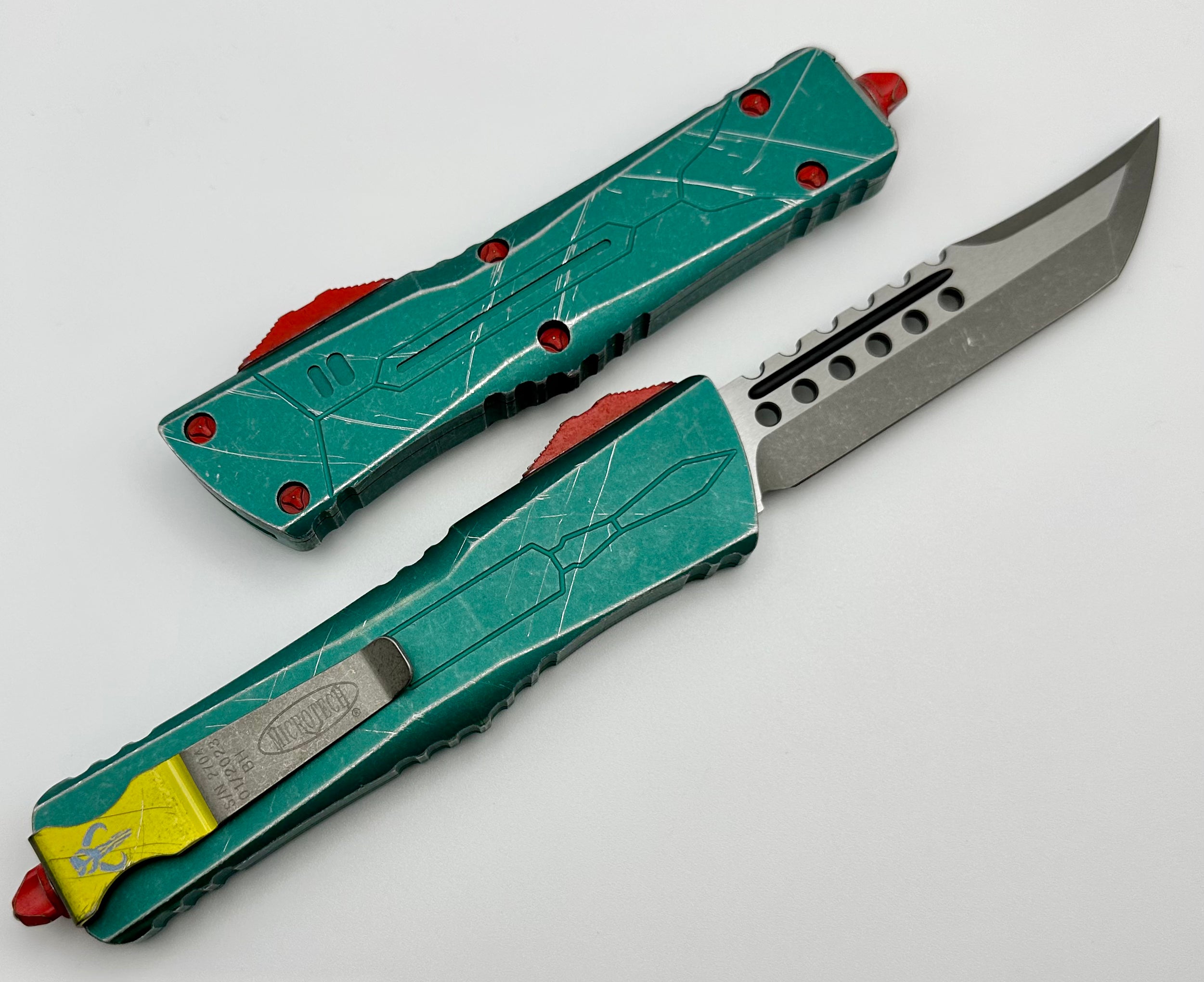 Ultimate Microtech Combat Troodon Hellhound Bounty Hunter - Premium Tactical OTF Knife