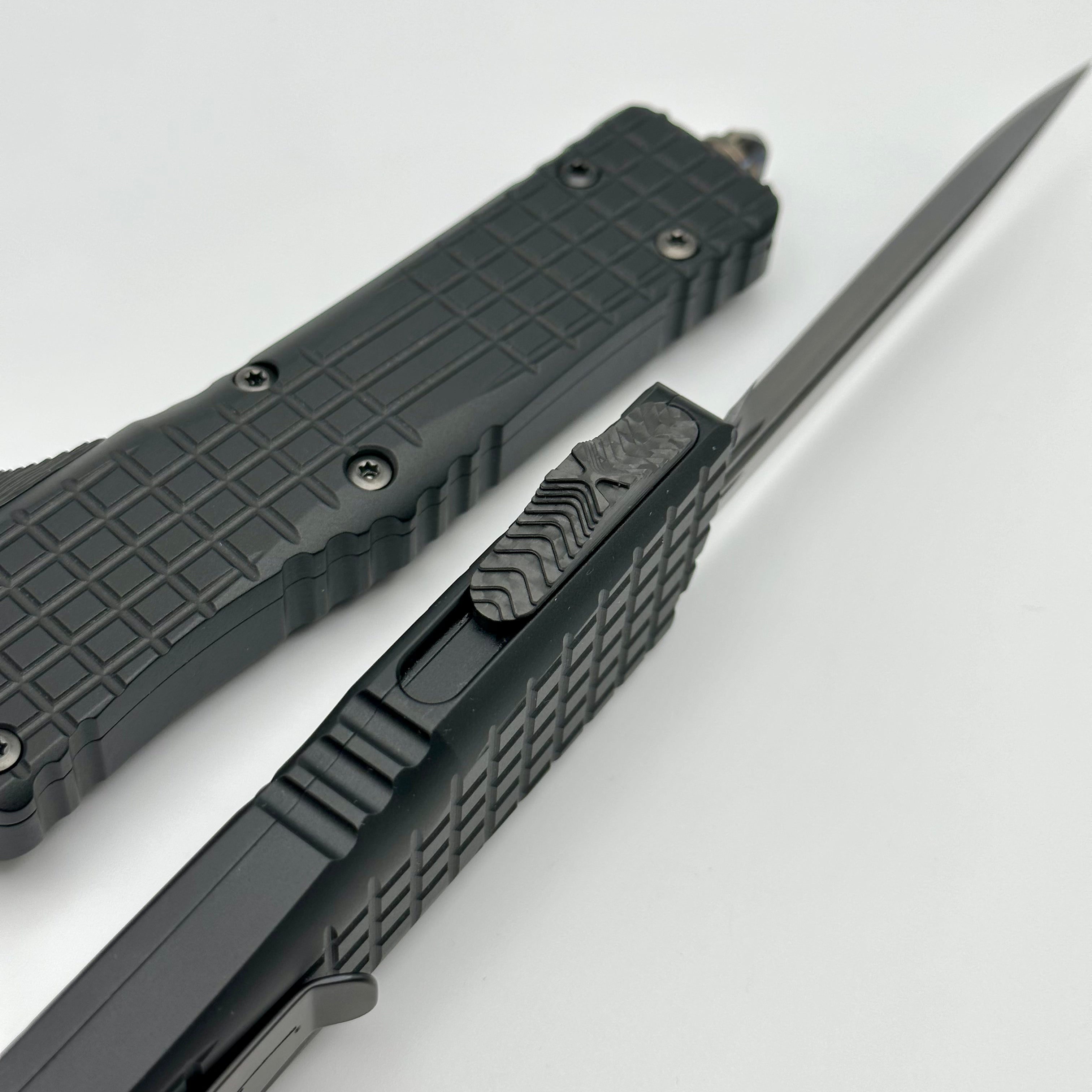 Ultimate Microtech Combat Troodon Delta Frag Shadow DLC Knife - Premium Carbon Fiber & Flamed Breaker Design