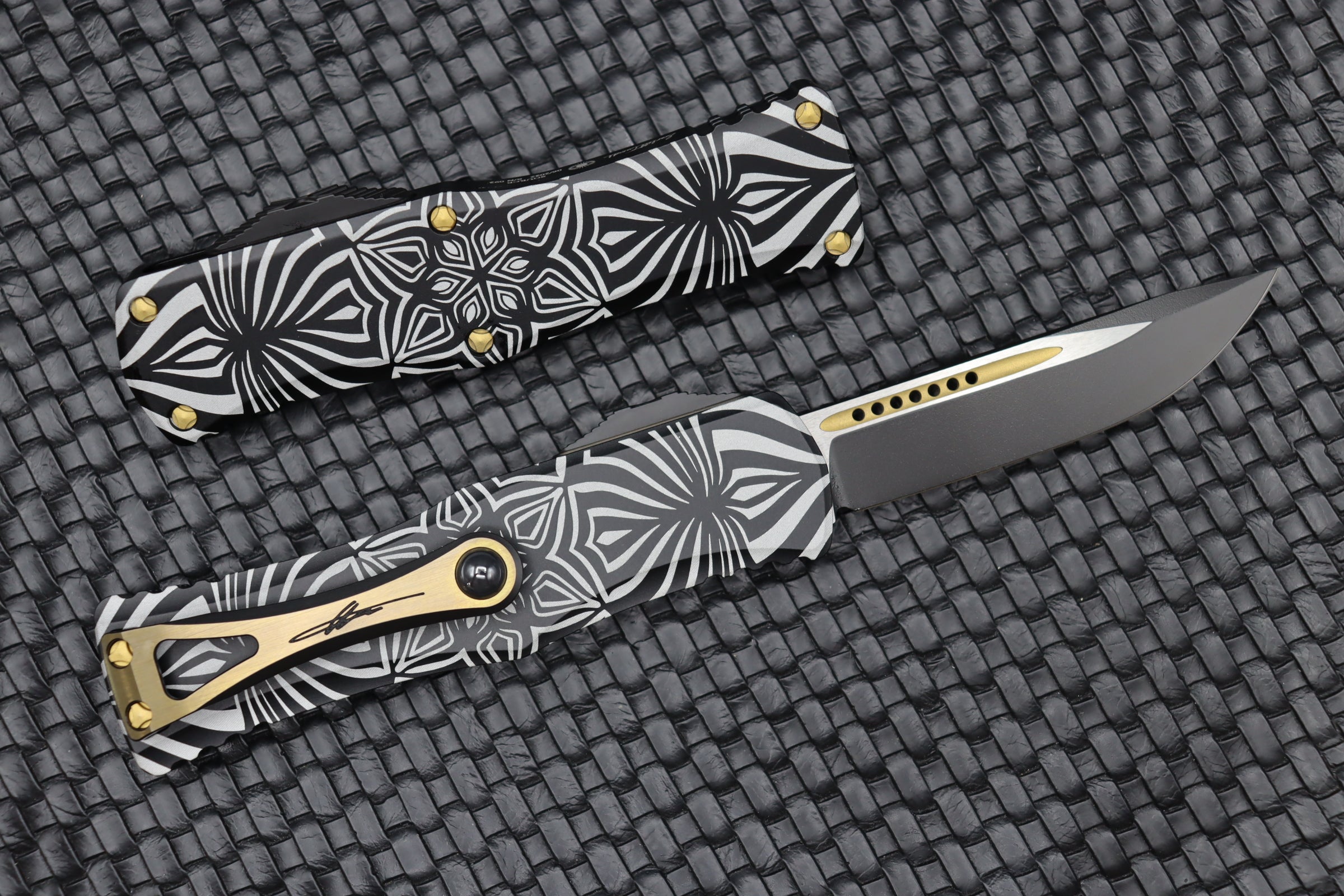 Premium Microtech Hera Knife - Two-Toned Black & Gold 'SOURCE' Artwork