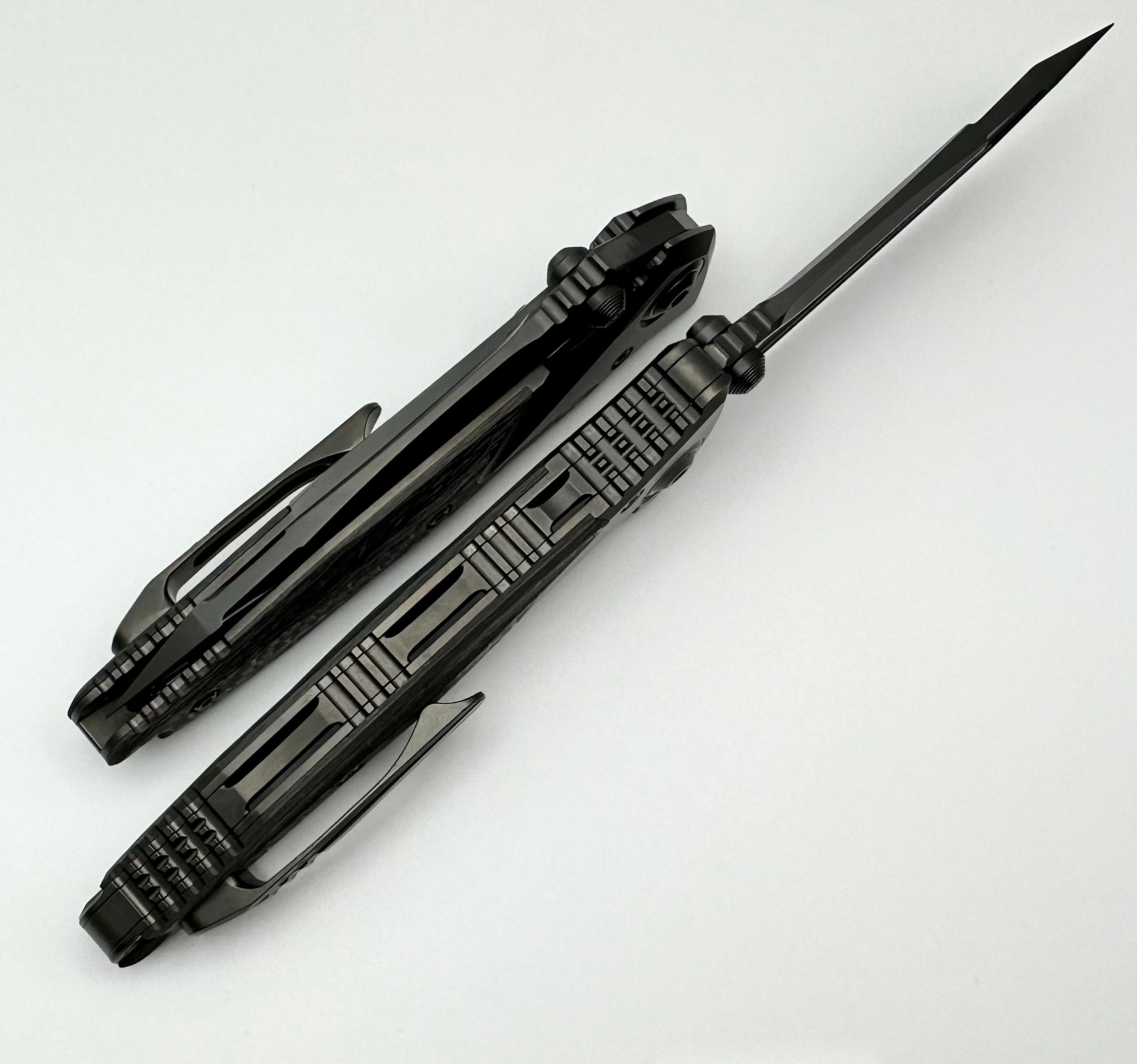 Microtech Socom Bravo Tactical Knife - Premium Tanto & Carbon Fiber Design