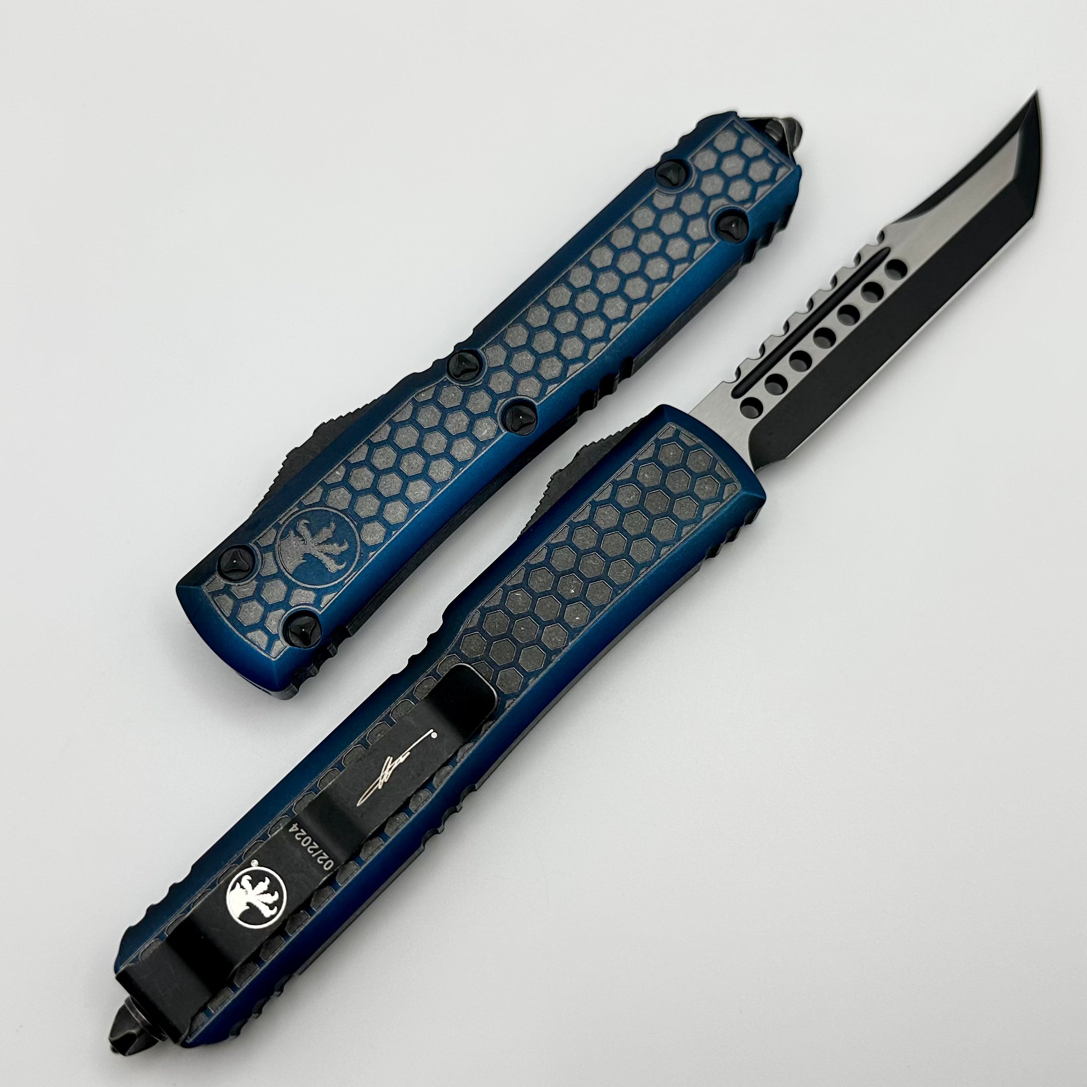 Premium Microtech Ultratech Hellhound Signature Series - Weathered Blue Hex Pattern