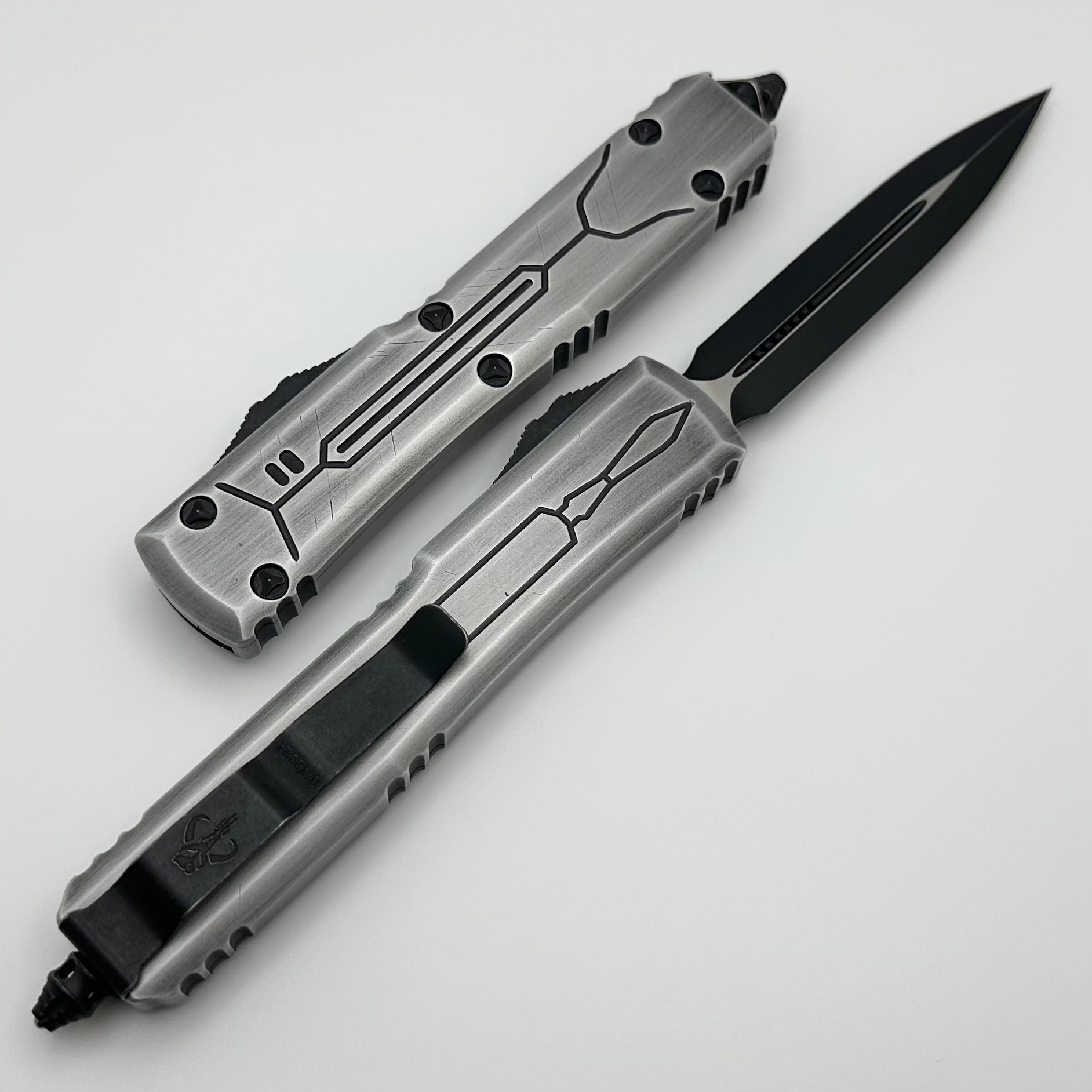 Microtech Ultratech D/E Bounty Hunter Carbonite Signature Series - Premium Tactical Knife