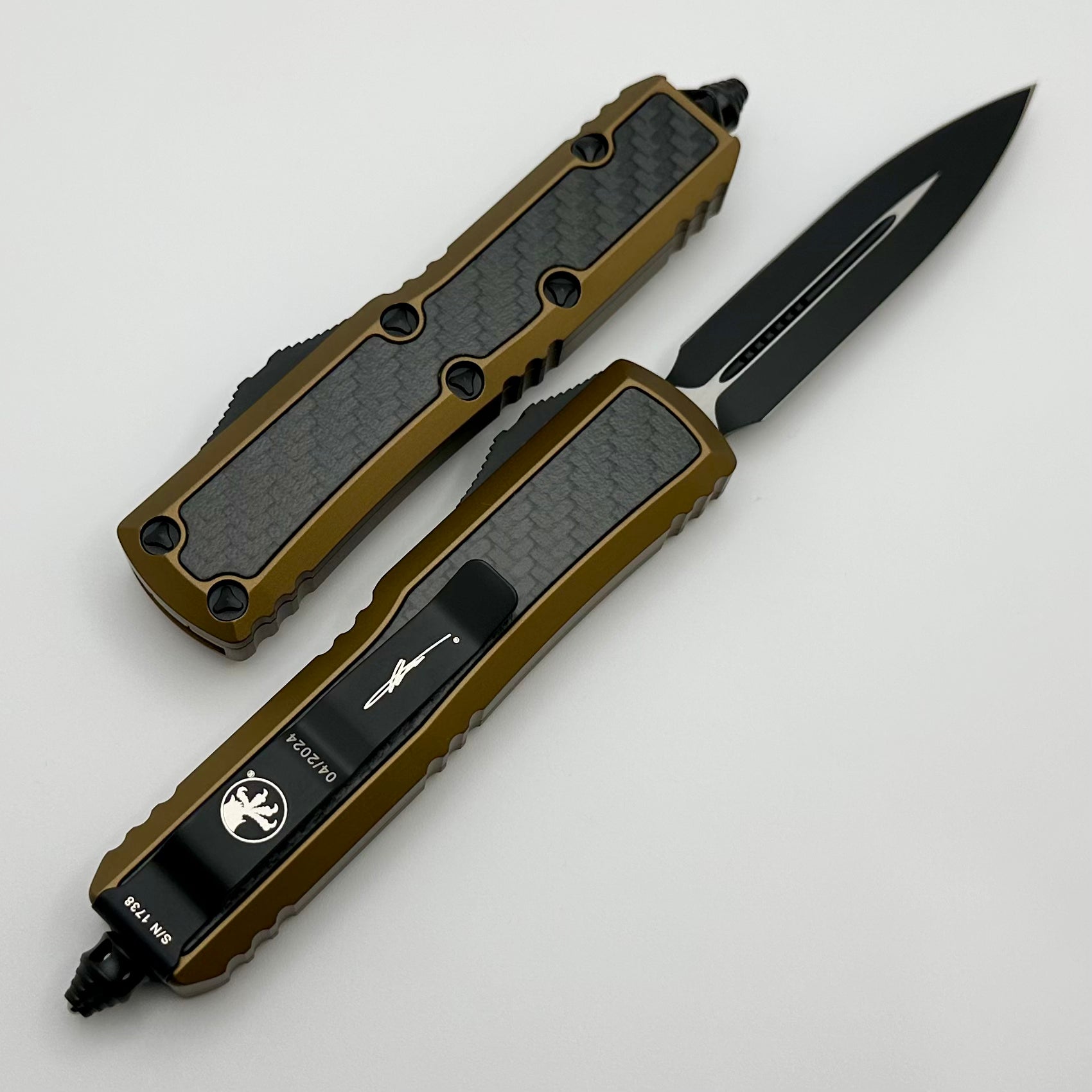 Premium Microtech Daytona Signature Series Knife with Carbon Fiber Inlays - Ultimate Tactical Tool