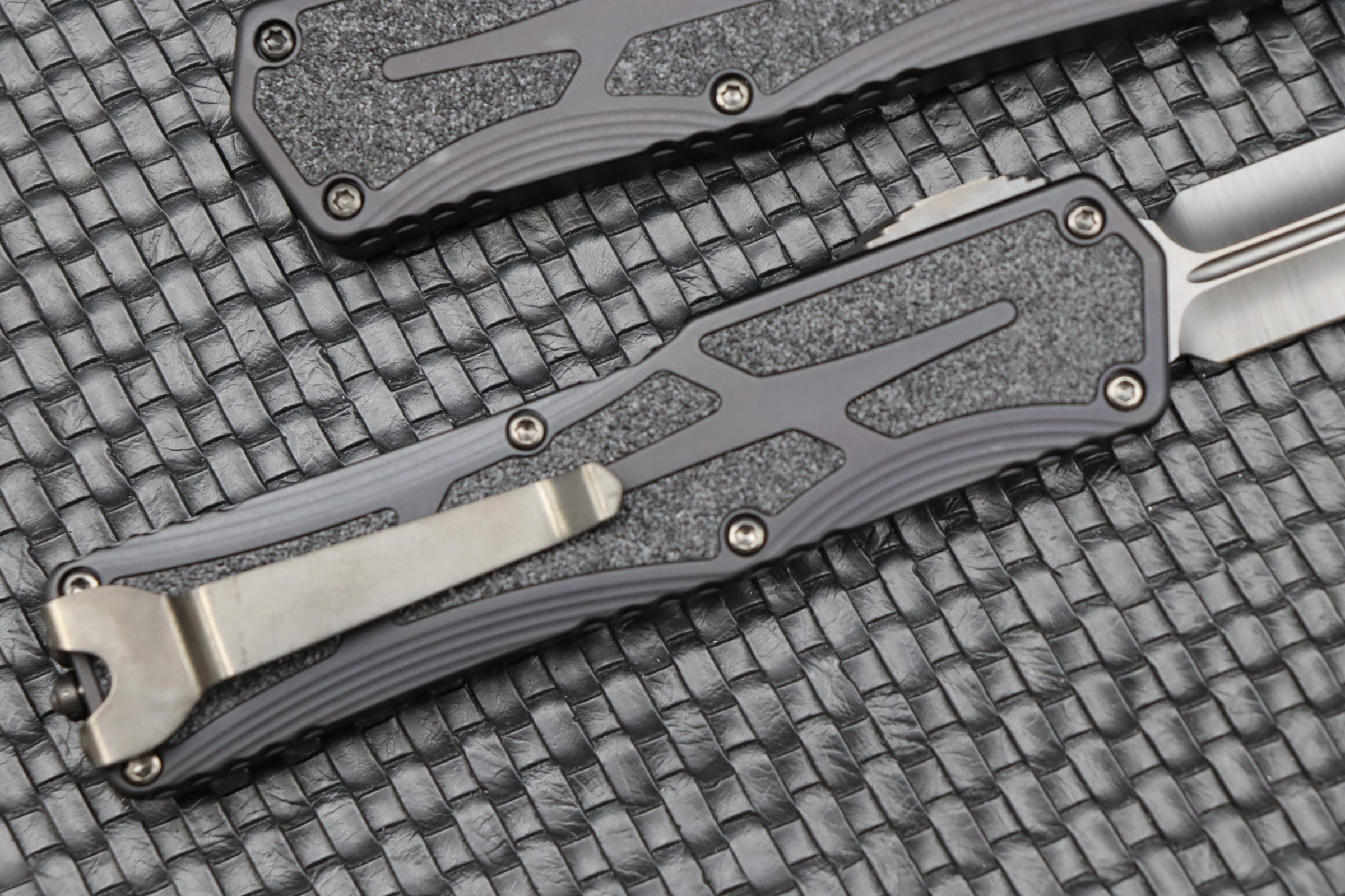 Premium Heretic Knives Colossus - Ultimate Double Edge DLC Blade with Black Fat Carbon Handle