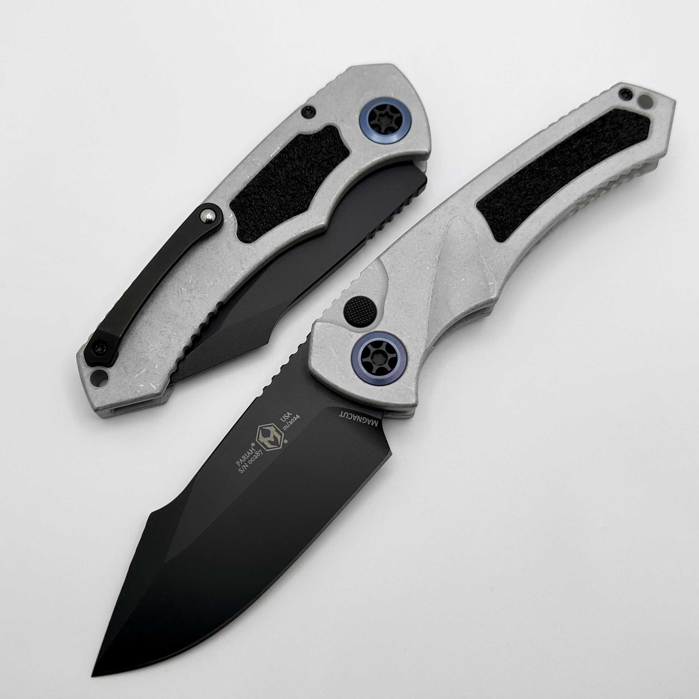 Heretic Knives Pariah Auto Blizzard Worn & Cerakote MagnaCut Knife with Black Hardware & Blue Accents - Ultimate Tactical EDC