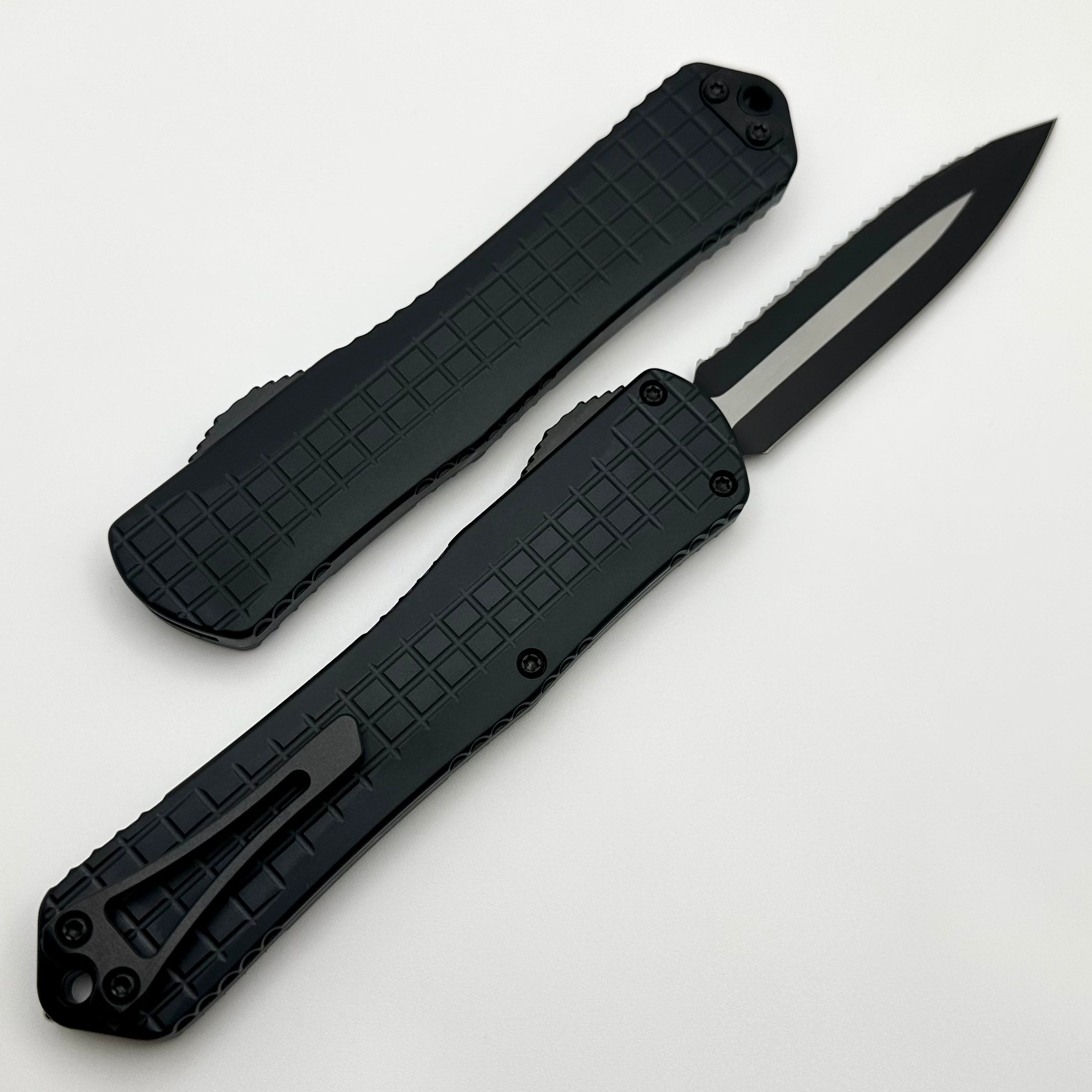 Heretic Knives Manticore X Premium OTF Knife - Black Frag Handle & Two-Tone Serrated MagnaCut Blade