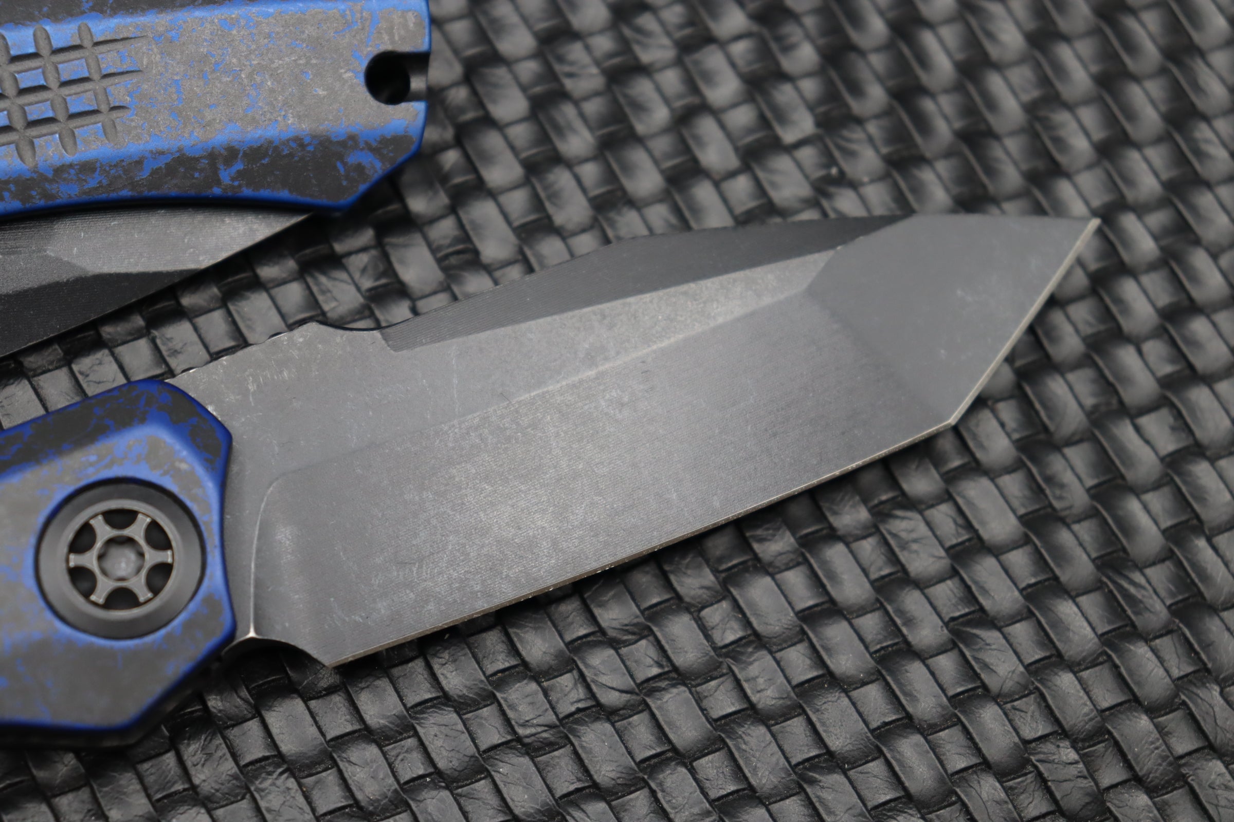 Premium Heretic Knives Wraith Auto Tanto - Battleworn Black with Carbon Fiber & Breakthrough Blue Handle