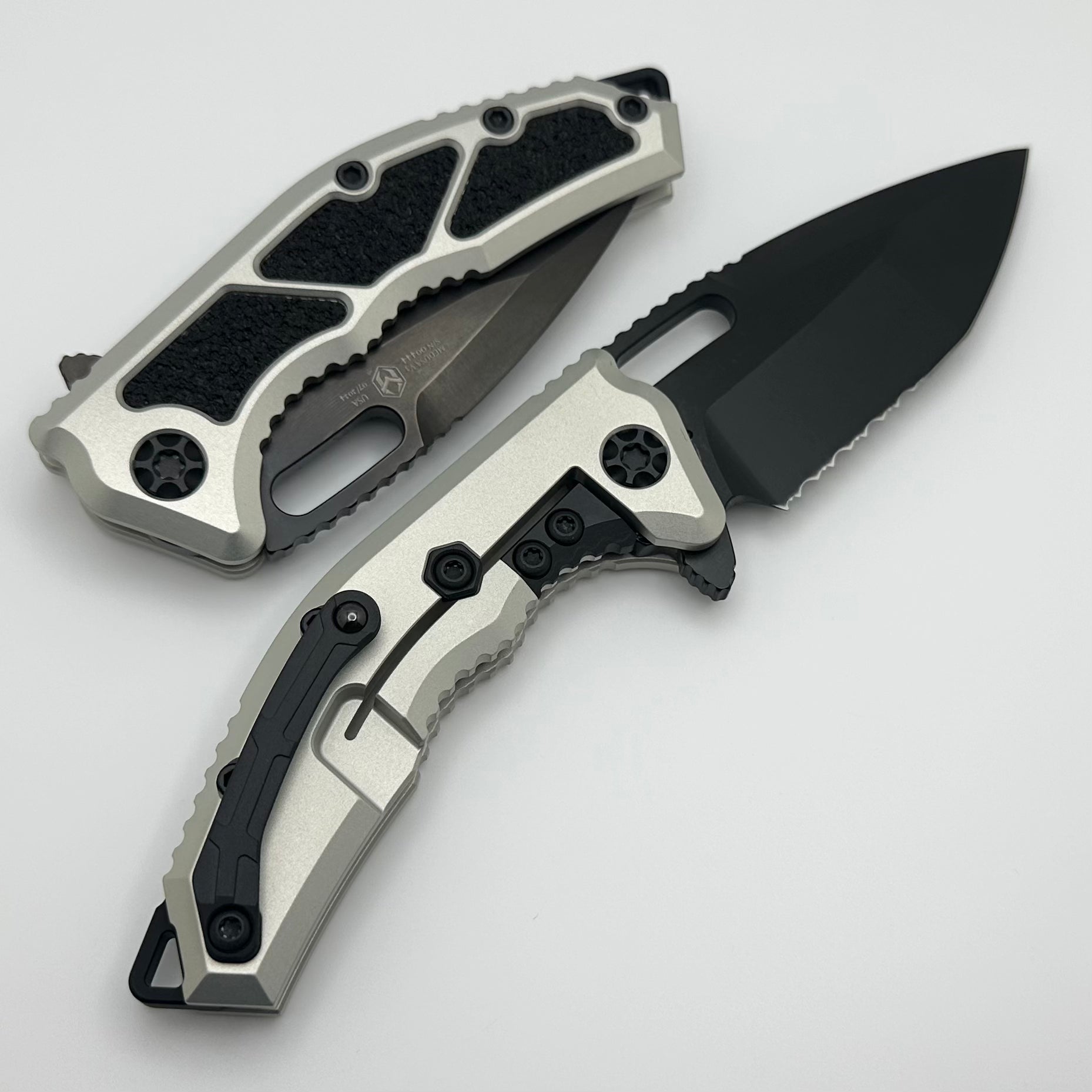 Heretic Knives Medusa Manual: Premium Aluminum Frame Lock with Grip Inlays & DLC Serrated MagnaCut Blade