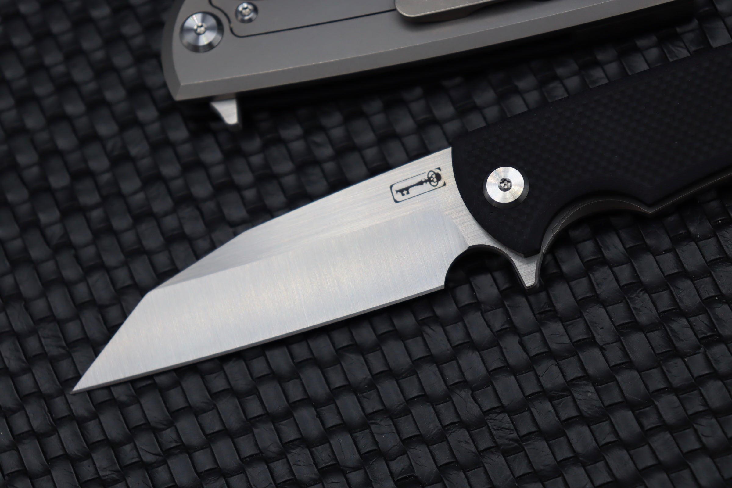 Premium Chaves Knives Street Sangre Flipper - M390 Steel & Titanium Handle