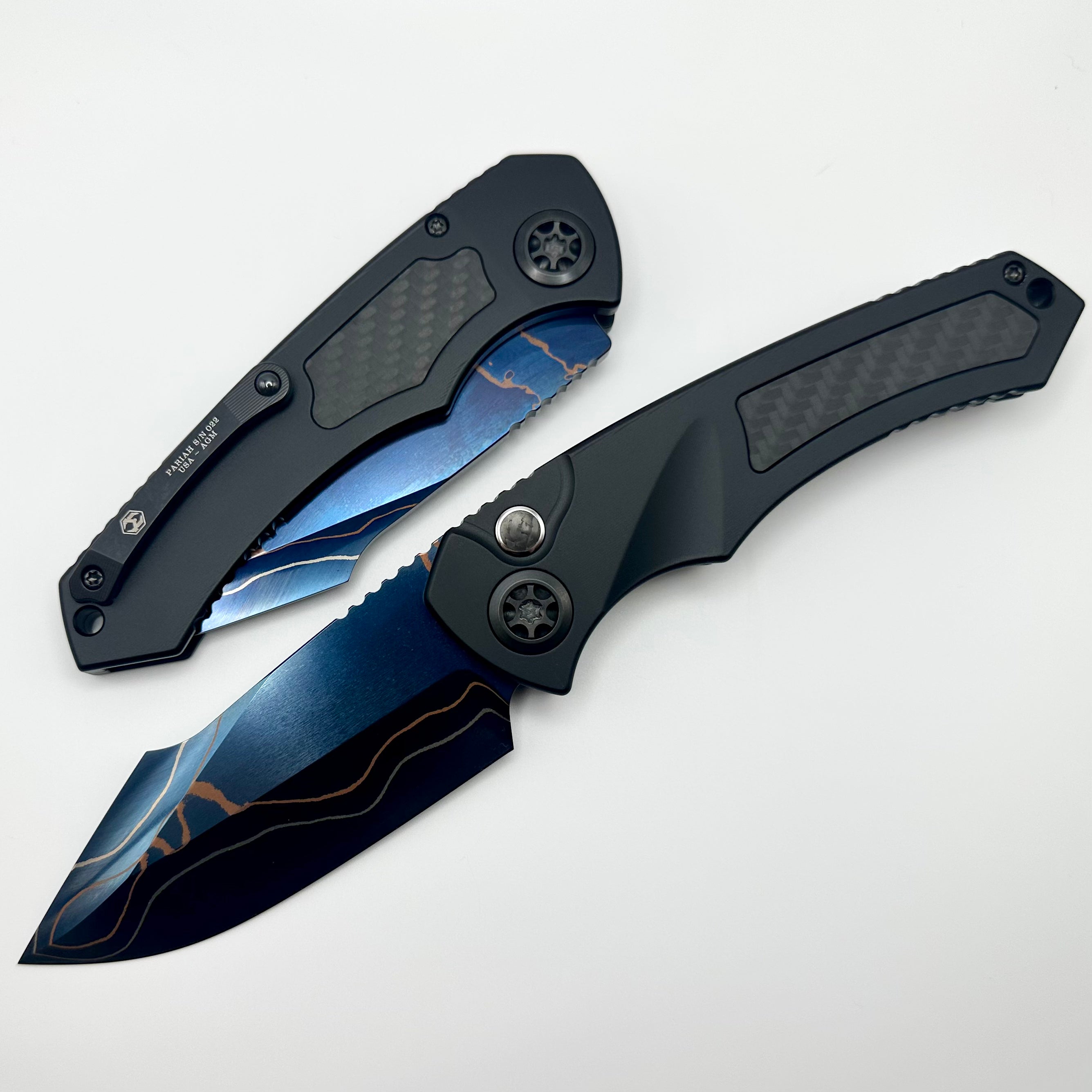 Heretic Knives Pariah Auto Custom - Premium Black Aluminum & Carbon Fiber Inlays with Blued Baker Forge Elite AuroraMai Damascus