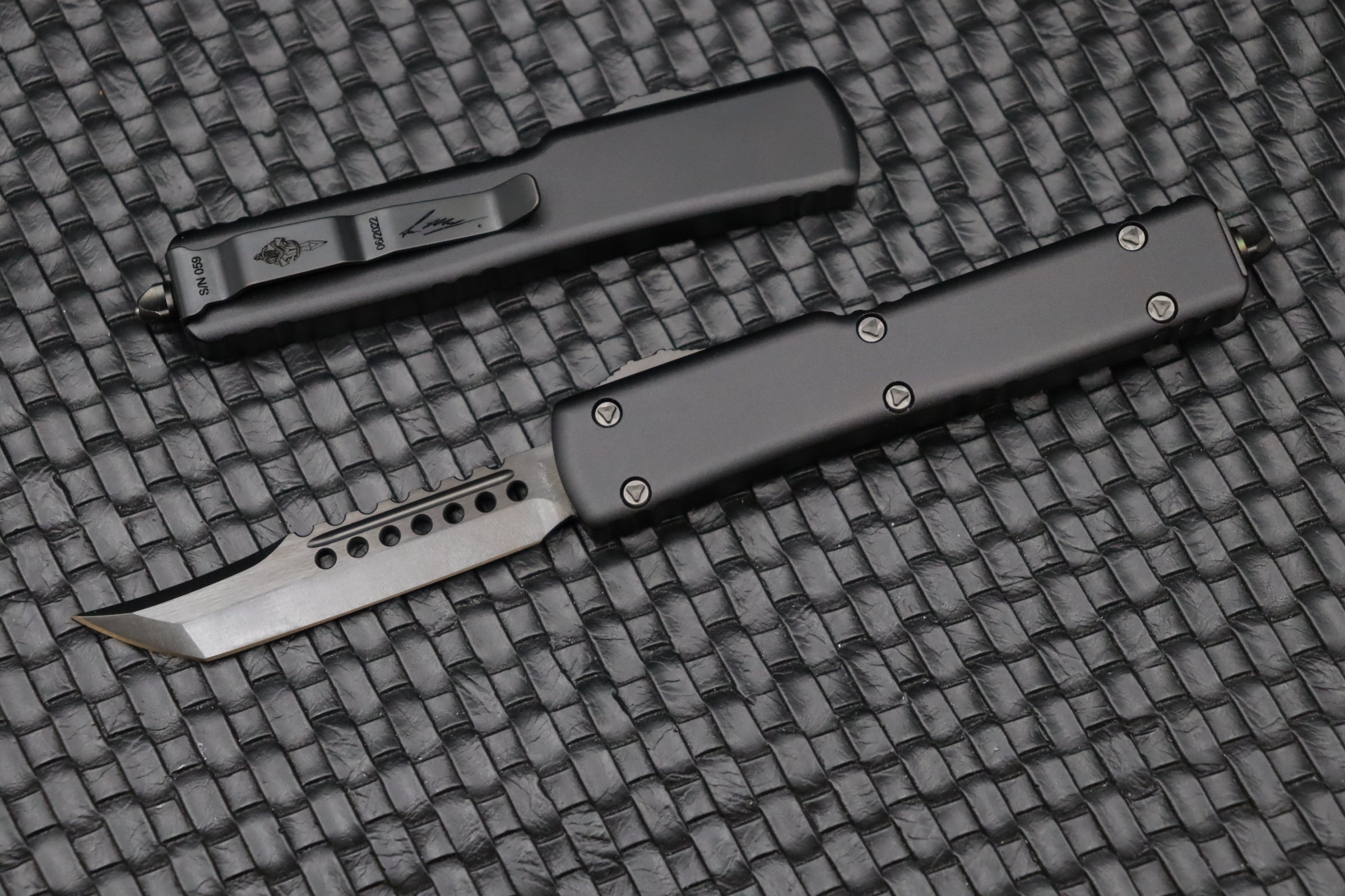 Microtech UTX-70 Hellhound Shadow DLC - Premium Compact Tactical Knife