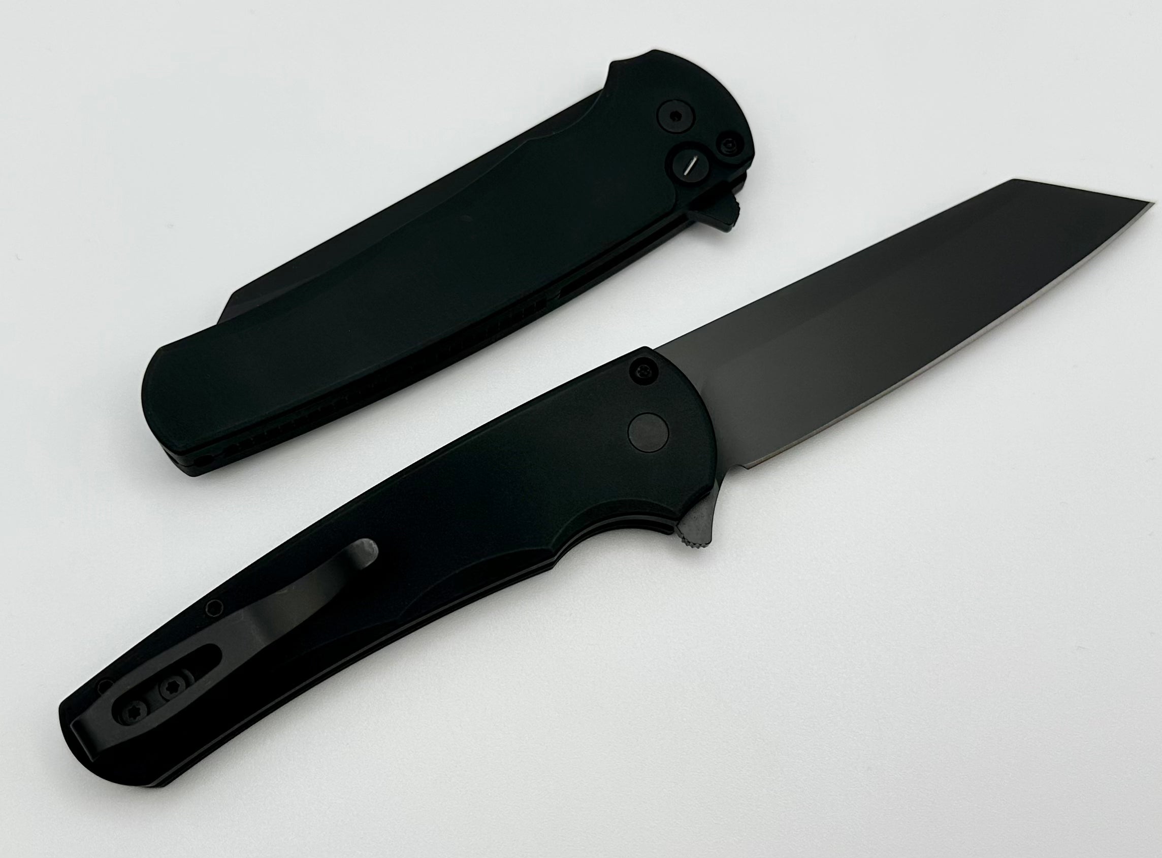 Ultimate Pro-Tech Malibu Operator 2022 - Premium Tactical Knife with DLC 20CV Blade