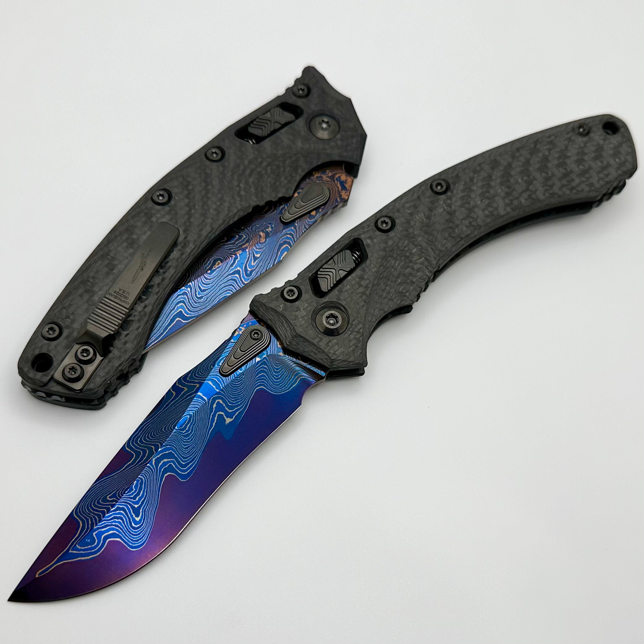 Microtech Amphibian RAM-LOK Elite Knife - Premium Baker Forge Damascus Blade with Carbon Fiber Handles & DLC Two-Tone Hardware