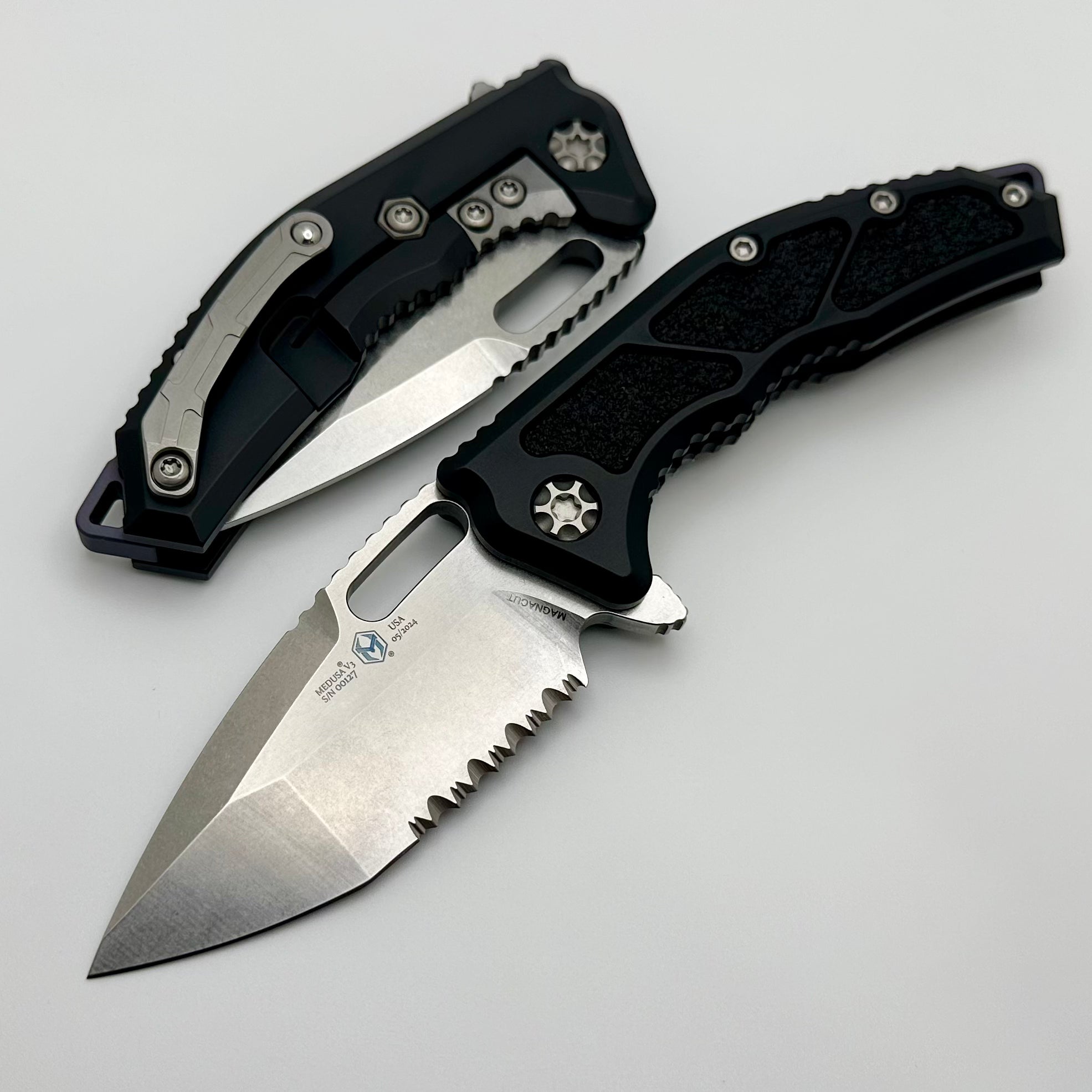 Heretic Knives Medusa Manual - Premium Black Aluminum Frame Lock with Grip Inlays & Stonewash MagnaCut Blade