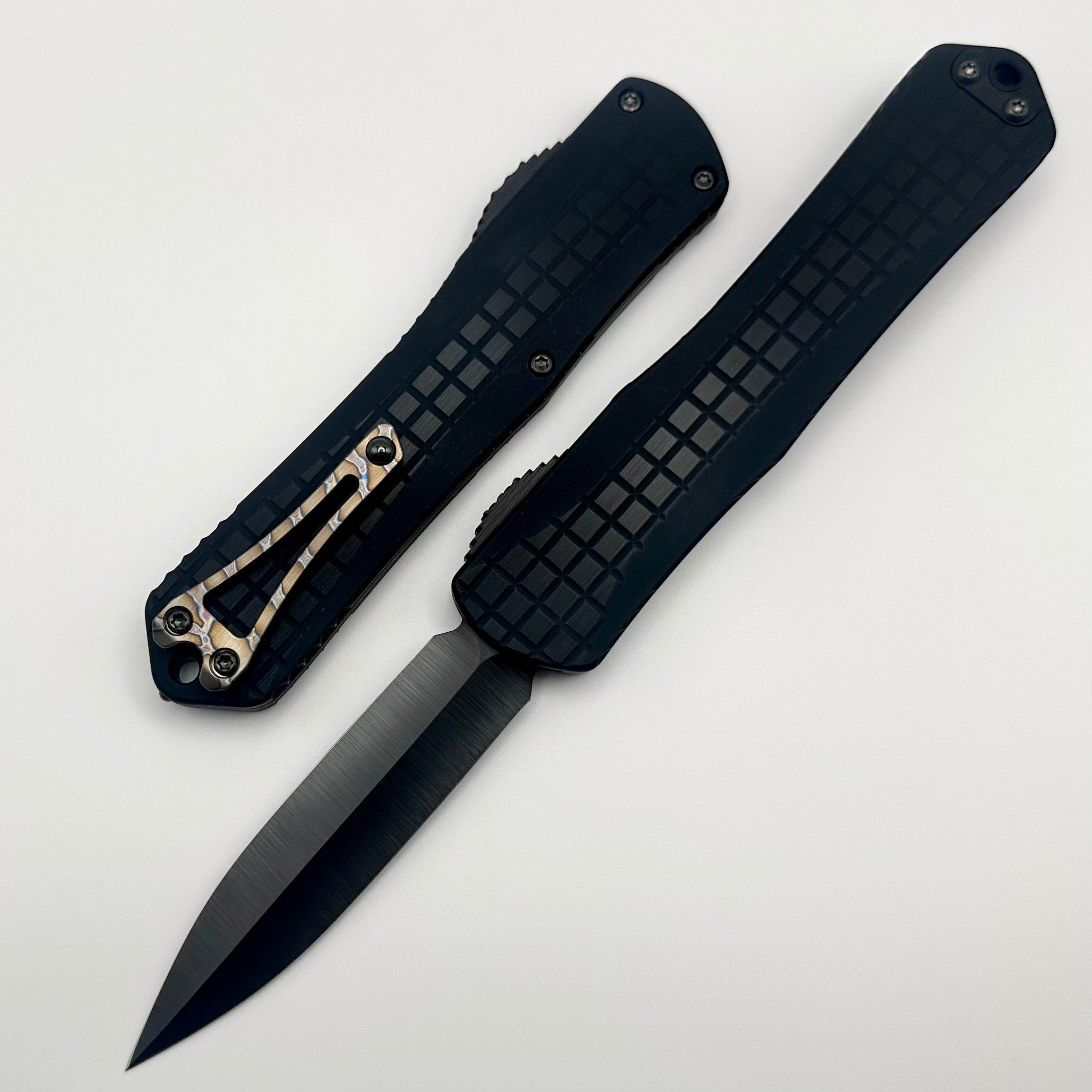 Heretic Knives Manticore X: Ultimate OTF Tactical Knife with MagnaCut Blade & Premium DLC Finish