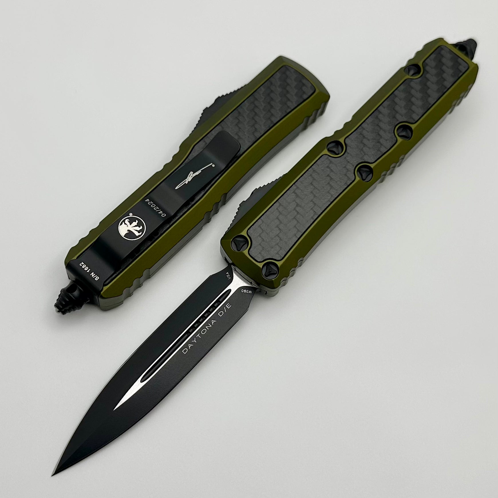 Premium Microtech Daytona D/E OD Green Knife with Carbon Fiber Inlays - Signature Series 126-1ODCFIS