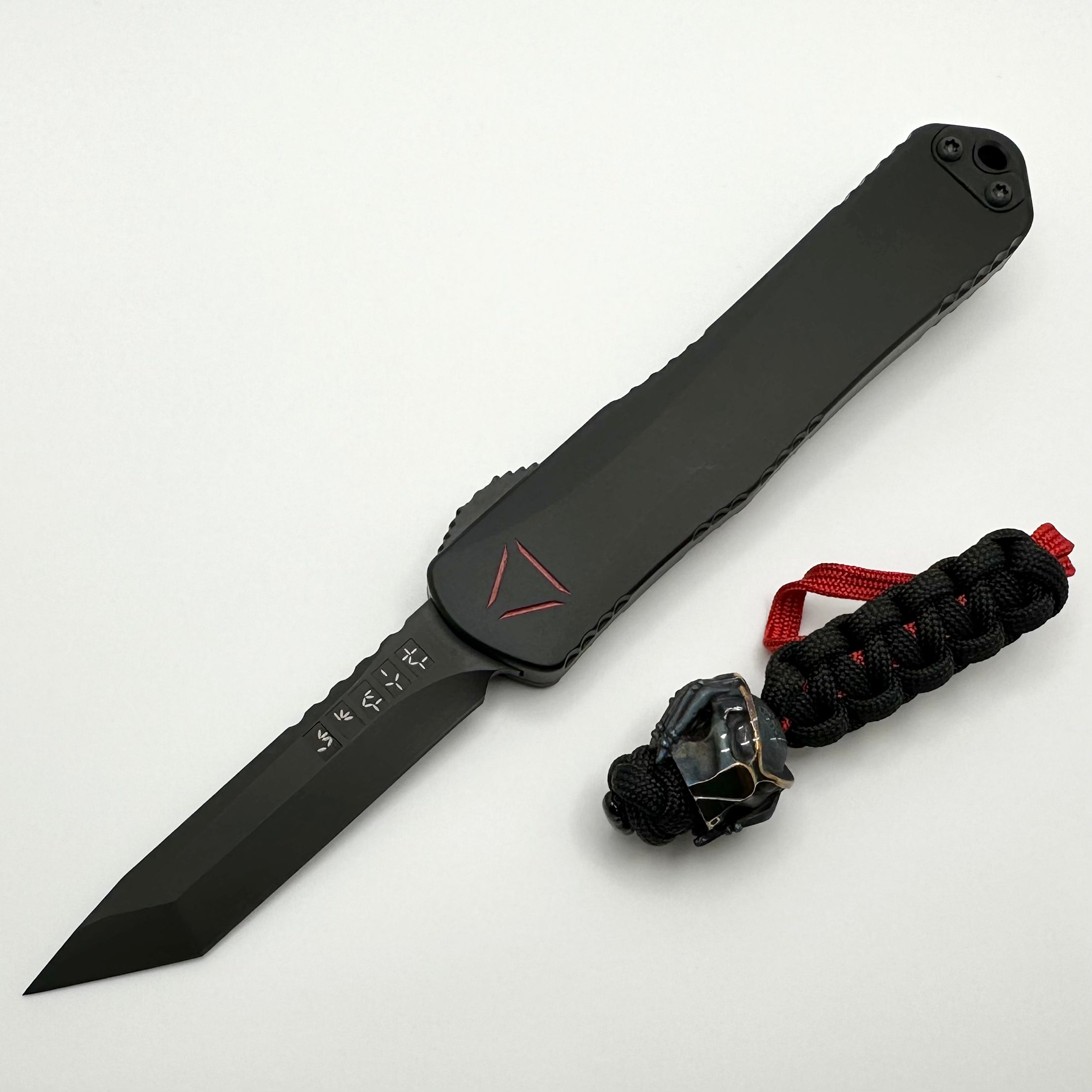 Heretic Knives Manticore E Black Predator Tanto MagnaCut Blade with Red Reticle & Cobalt Bead - Pre-Owned Tactical OTF Knife