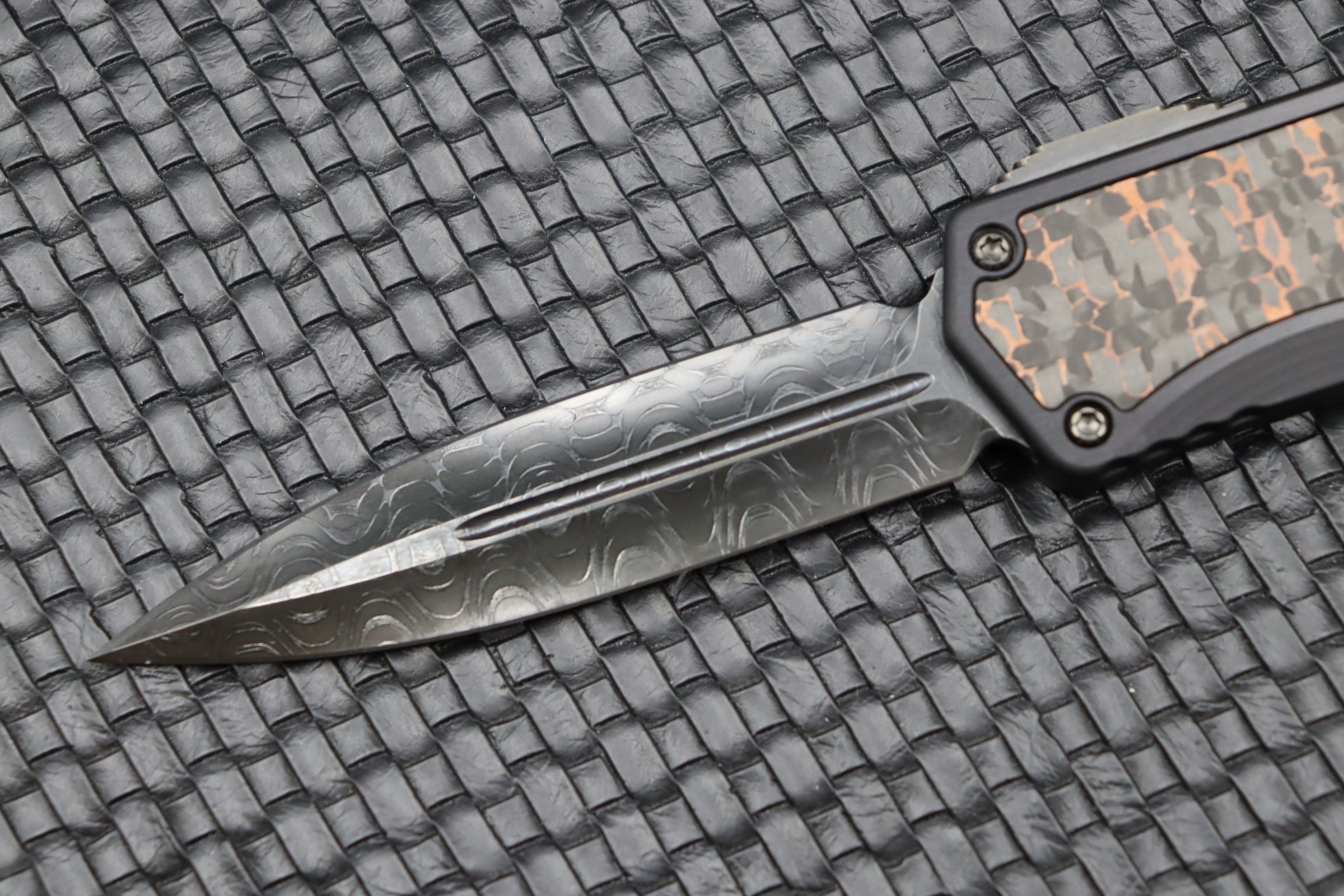 Heretic Knives Colossus Vegas Forge DLC Razor Wire Damascus & Snakeskin Copper Fat Carbon - Premium Tactical Folding Knife