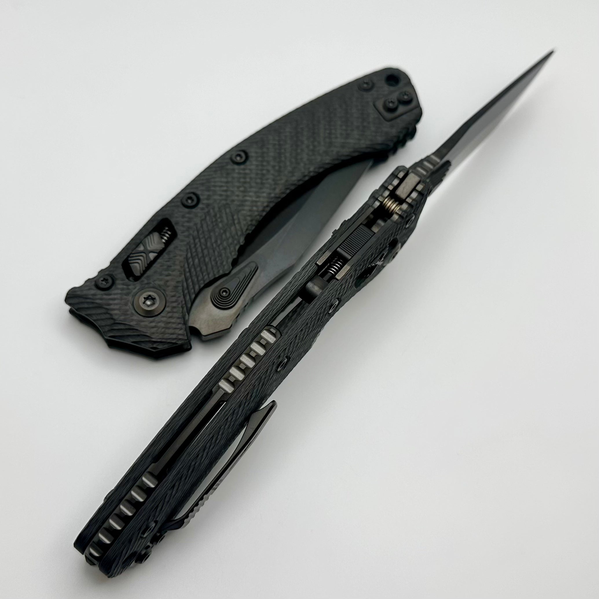 Microtech Amphibian RAM LOK Fluted Carbon Fiber & DLC M390MK Knife - Ultimate Precision Tool