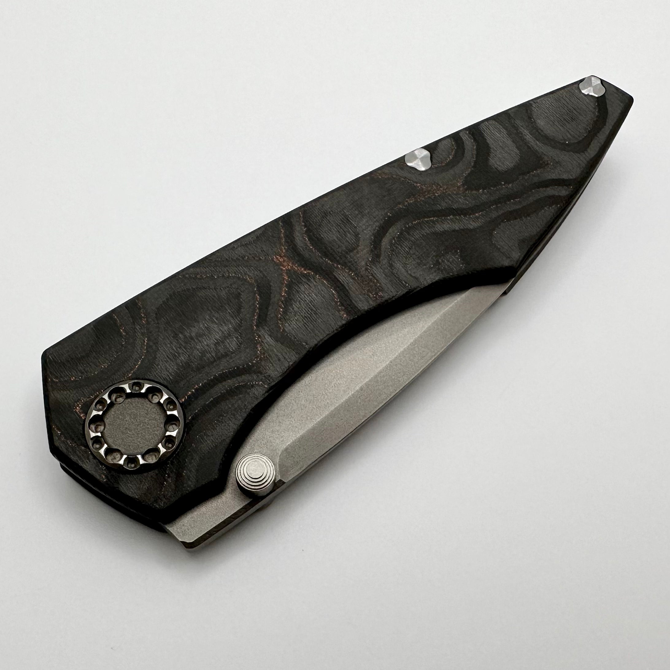 Premium Sharknivco Mini Goblin M6 - Mokume Camo Carbon & RWL34 Blade