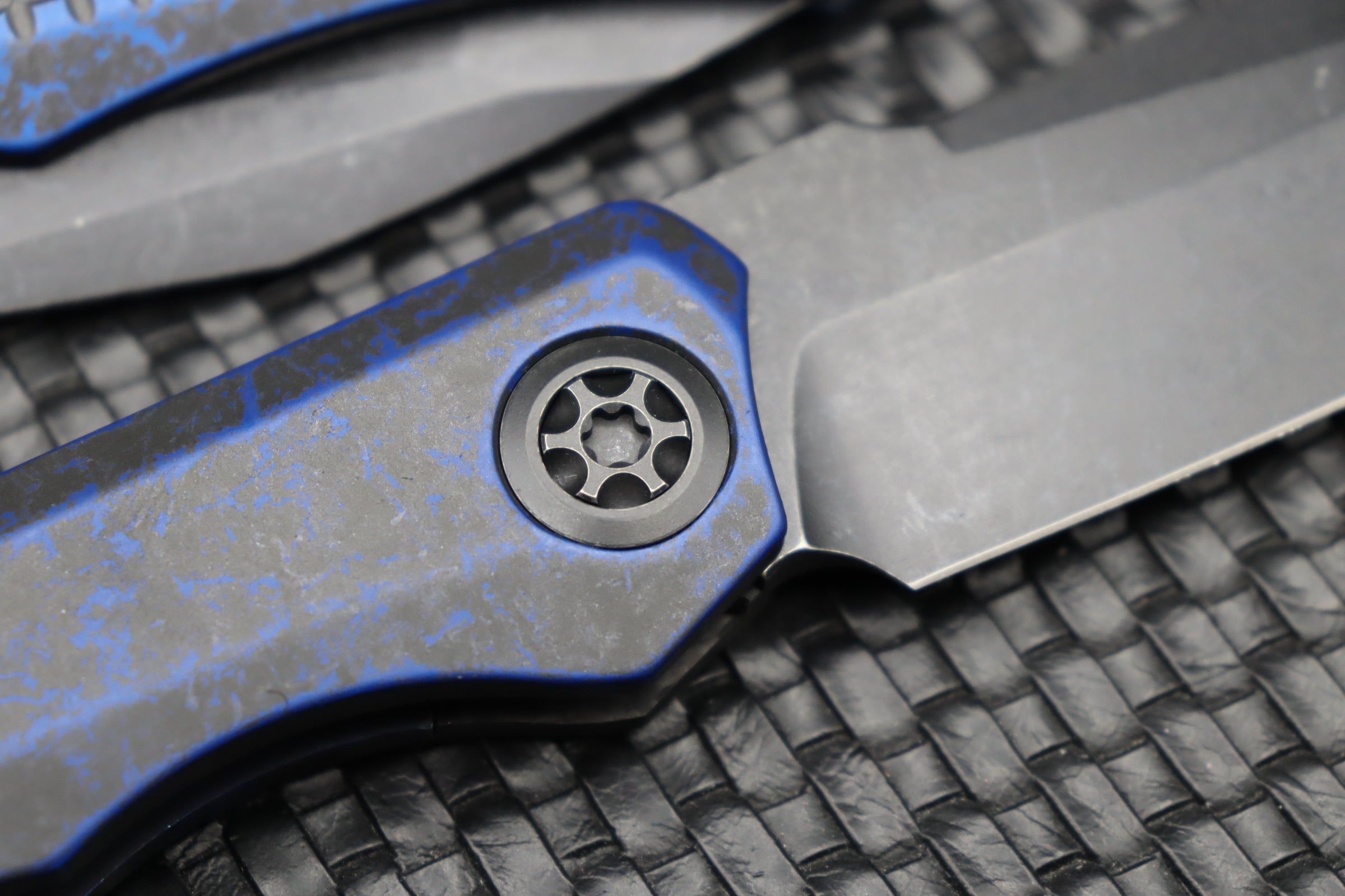 Premium Heretic Knives Wraith Auto Tanto - Battleworn Black with Carbon Fiber & Breakthrough Blue Handle